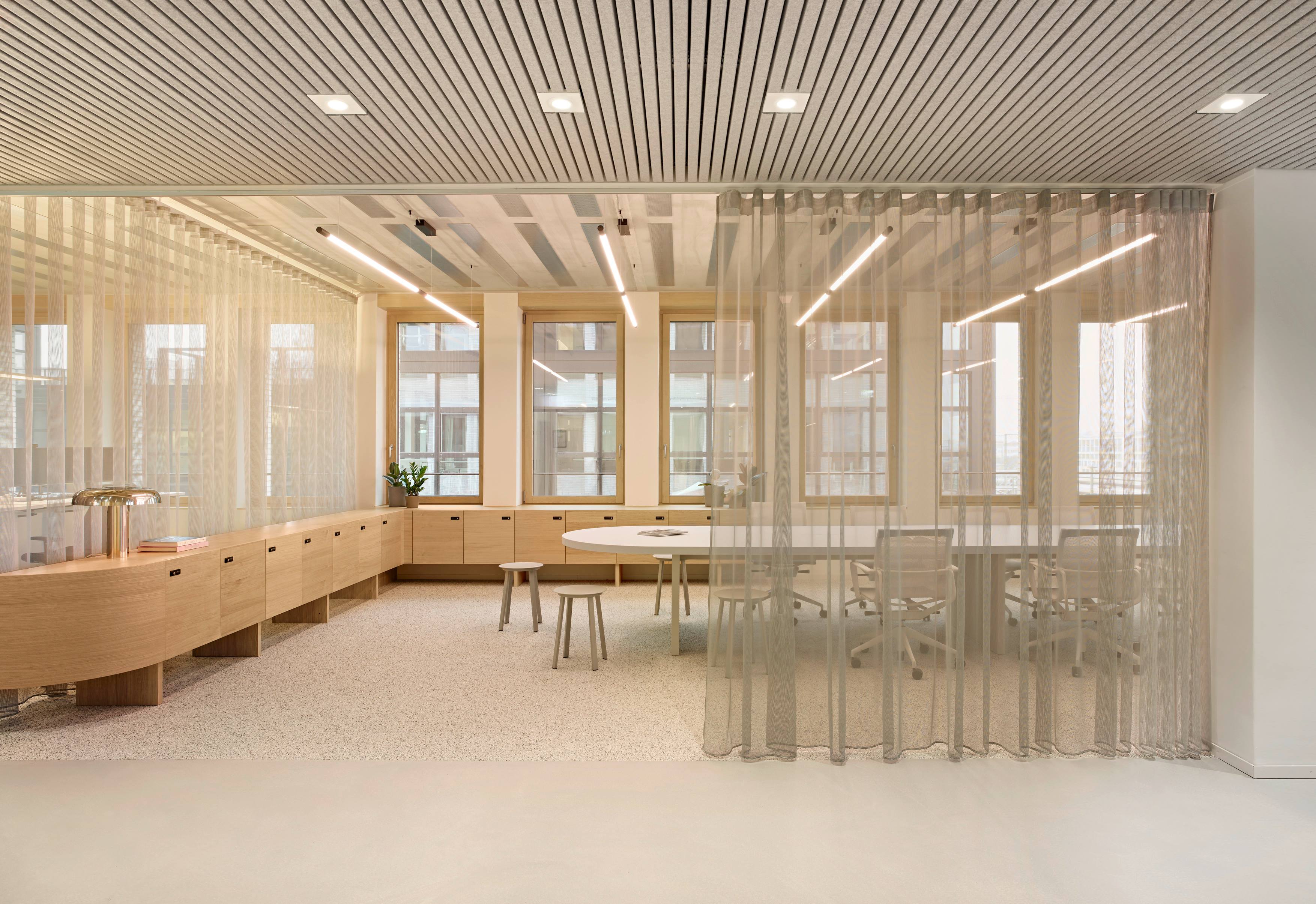 1749606488157042VRFE.jpg HENN_BESTSECRET_12_office(c)MarkSeelen.jpg