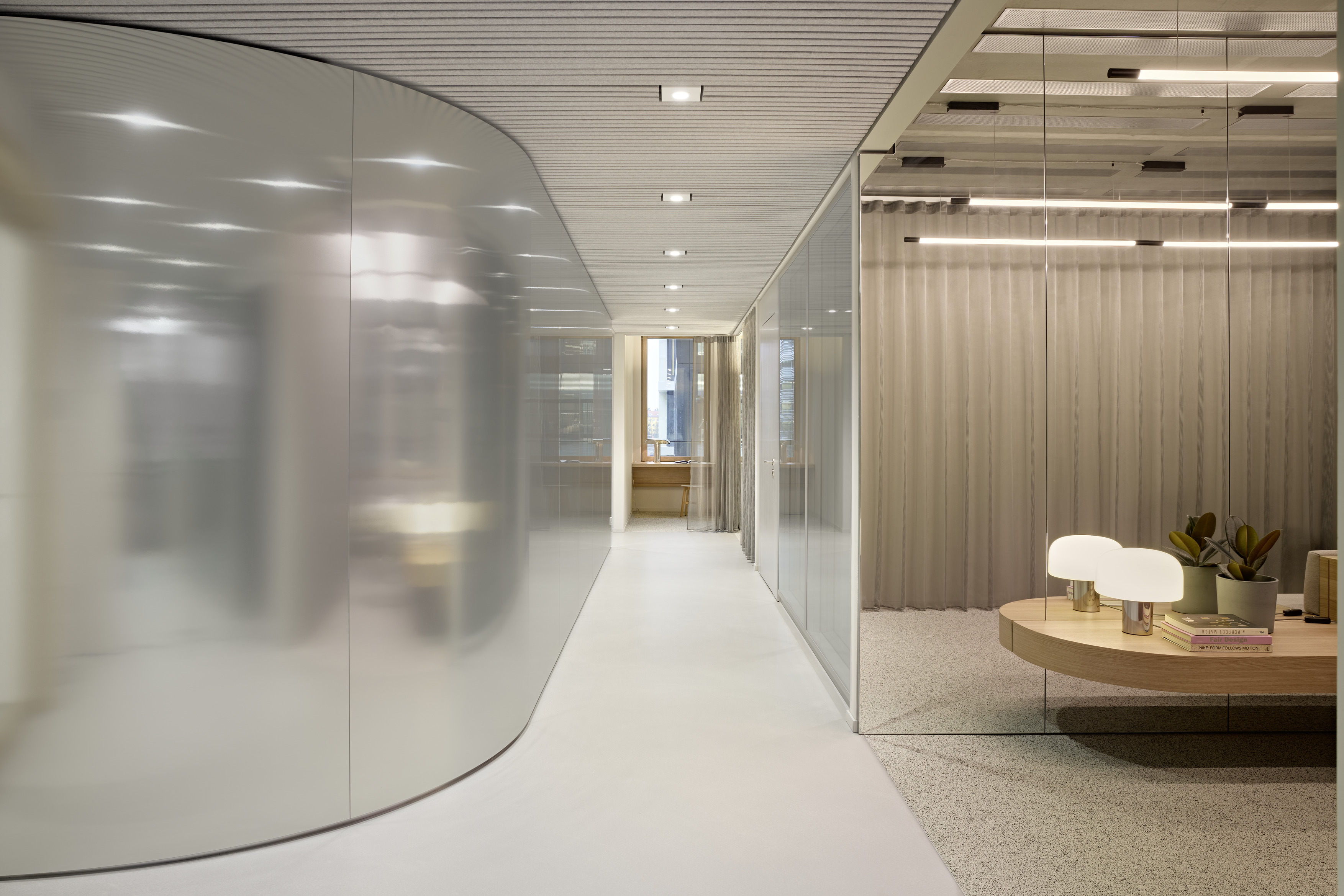 1749606503854566GrZe.jpg HENN_BESTSECRET_13_office(c)MarkSeelen.jpg