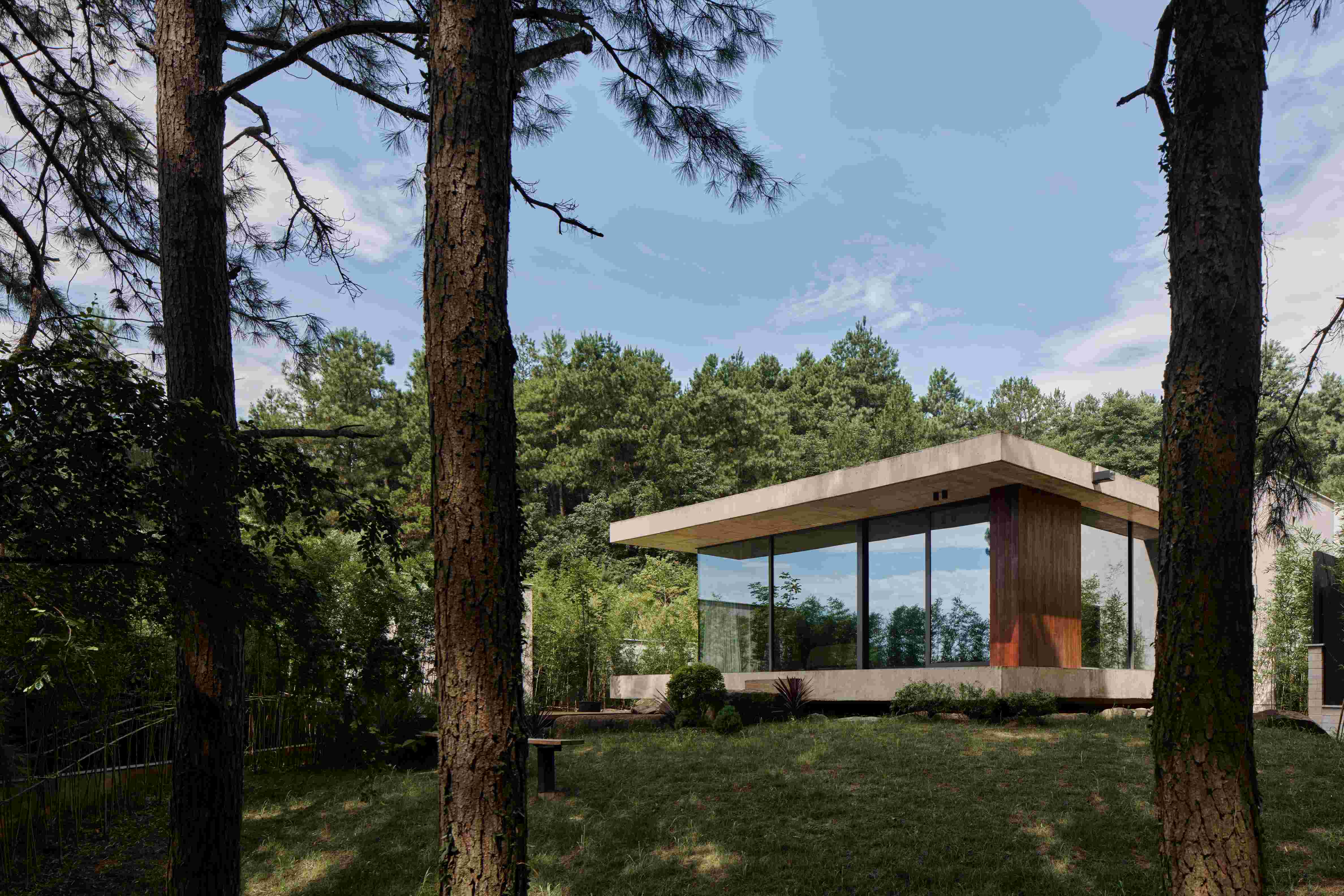 1749622940580118pent.jpg 05 Anadu Pine Villa©Seth Powers.jpg