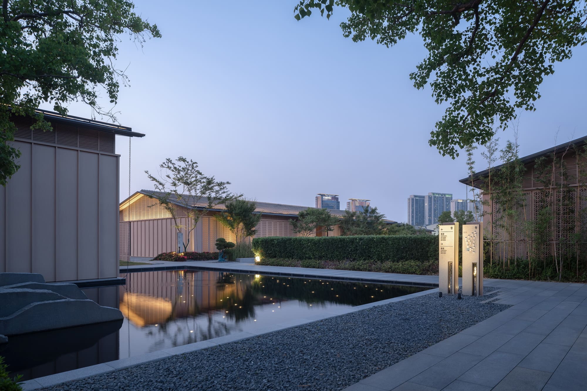 1751641445485336nOAi.jpg 【21】处于城市与自然交界处的度假酒店 ©此间建筑摄影.jpg
