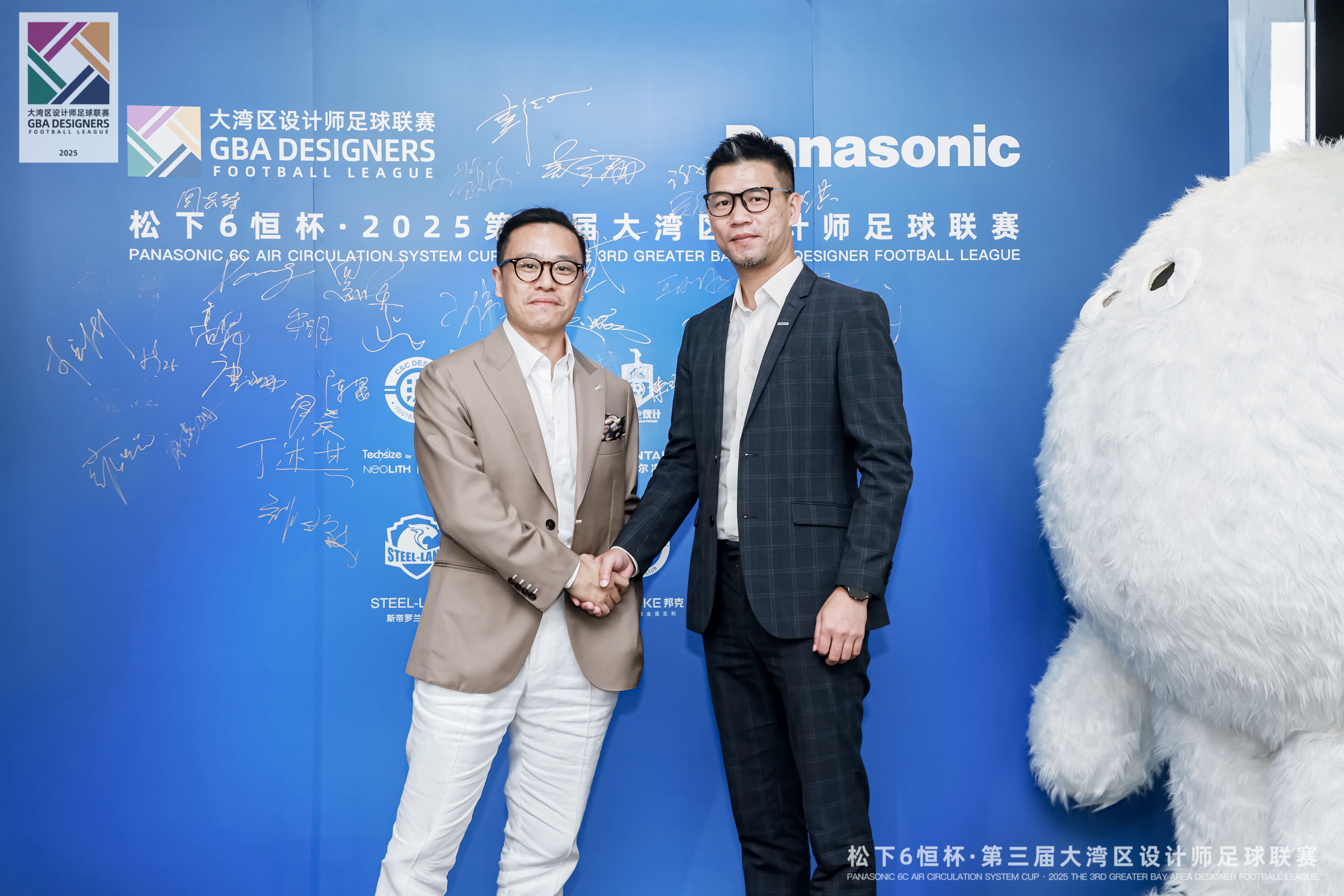 联赛会长与嘉宾签到合影 (2).jpg