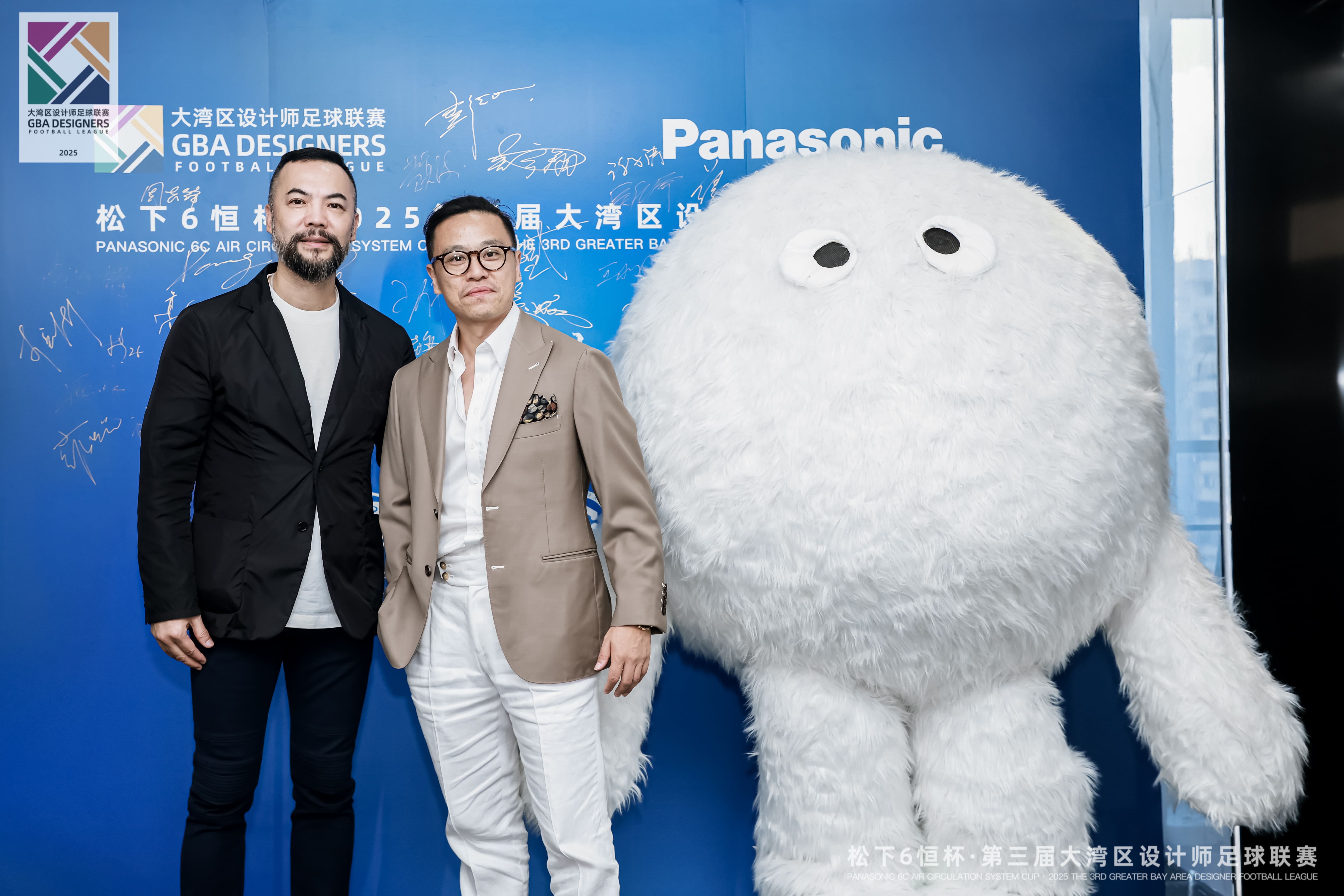 联赛会长与嘉宾签到合影 (3).jpg