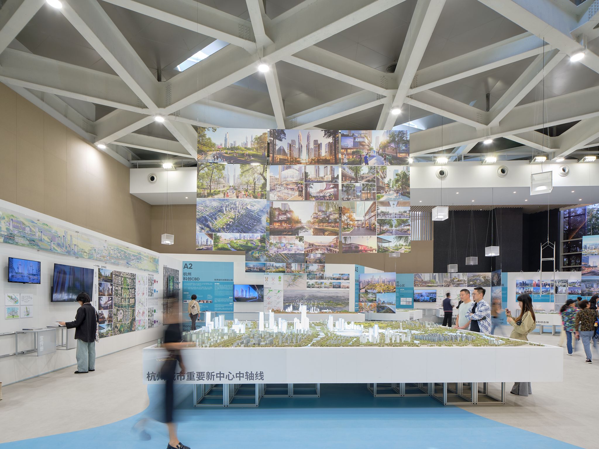 图1 主展厅核心区域，central exhibition hub ©梅可嘉.jpg