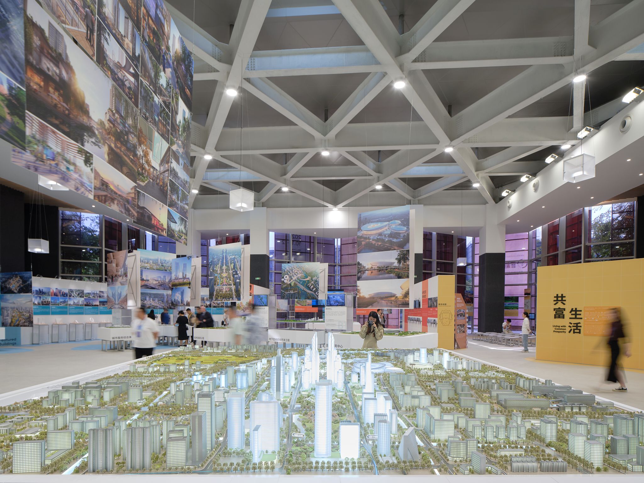 图2 主展厅核心区域，central exhibition hub ©梅可嘉.jpg