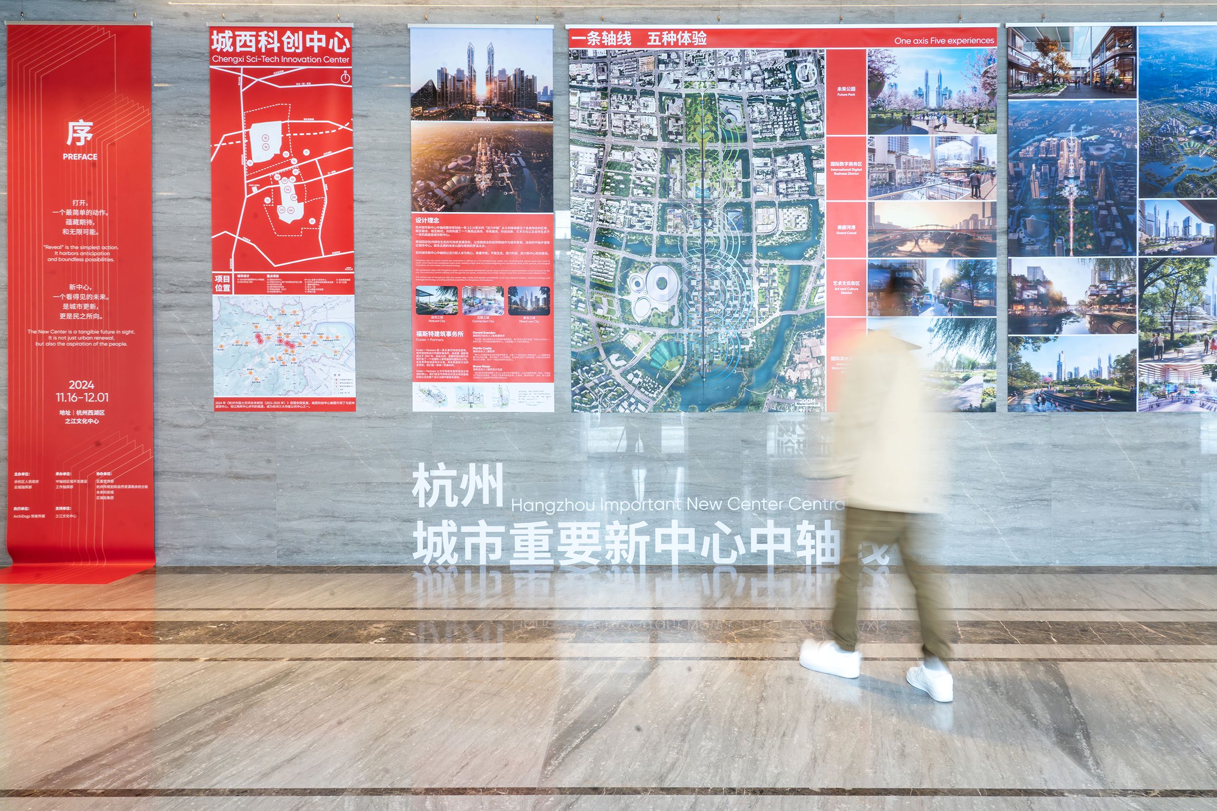 图24 观展者依次游览，visitors follow the designated flow ©王一博.jpg