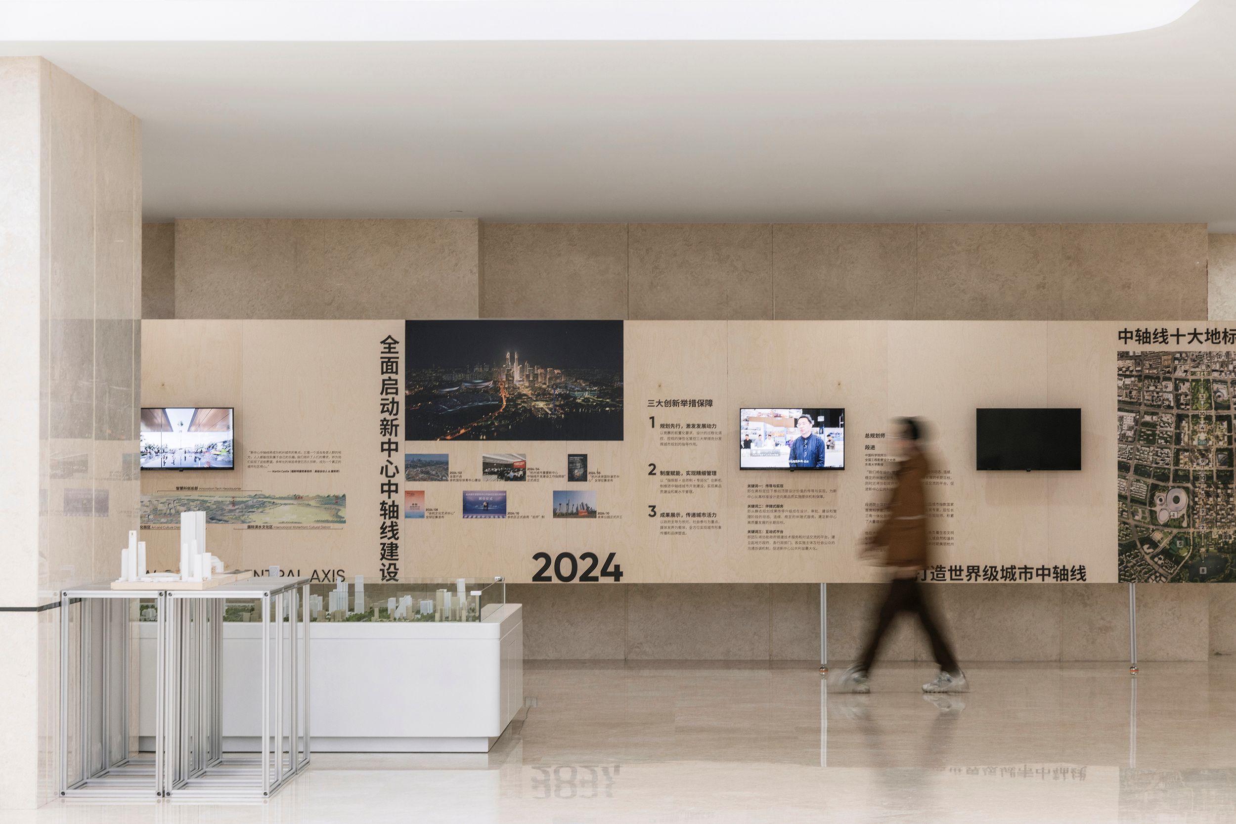 图38 延续海洋板与铝型材的展陈设计语言，continuing the exhibition design language of plywood panels and aluminum profiles © Daily建筑摄影.jpg