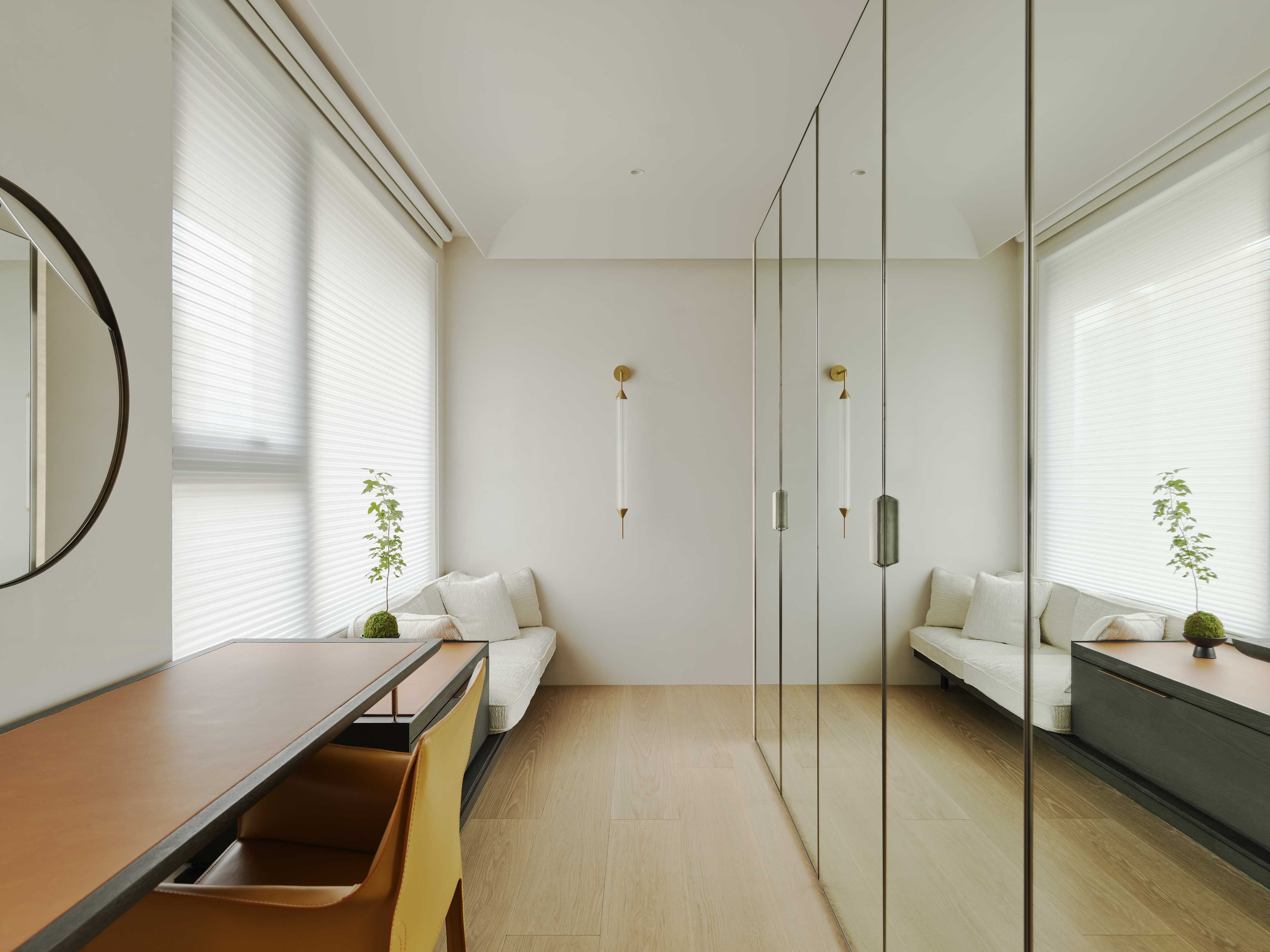 50. walk-in closet.jpg
