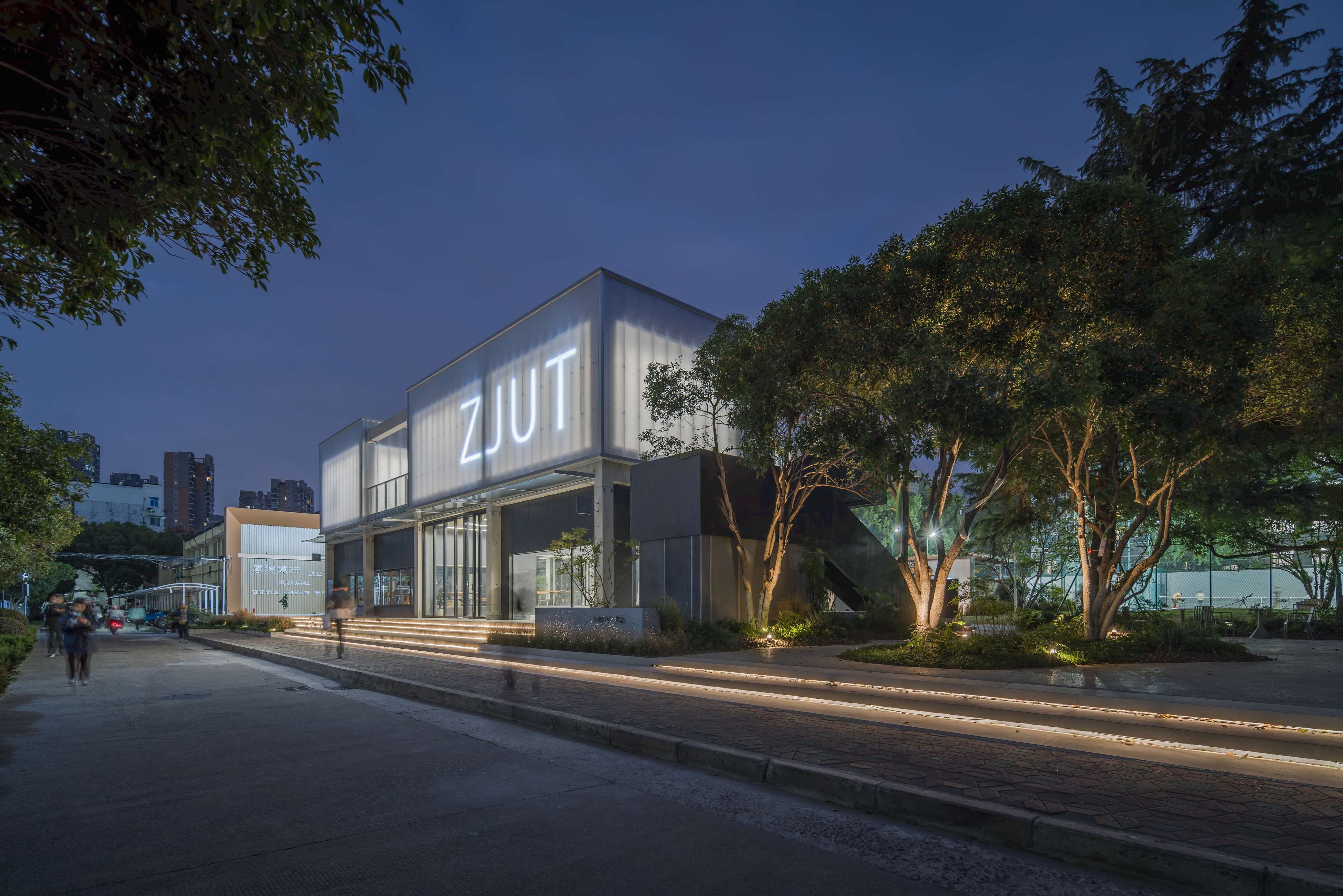 1764902549102484Qpd2.jpg GC_09862_HDR.jpg