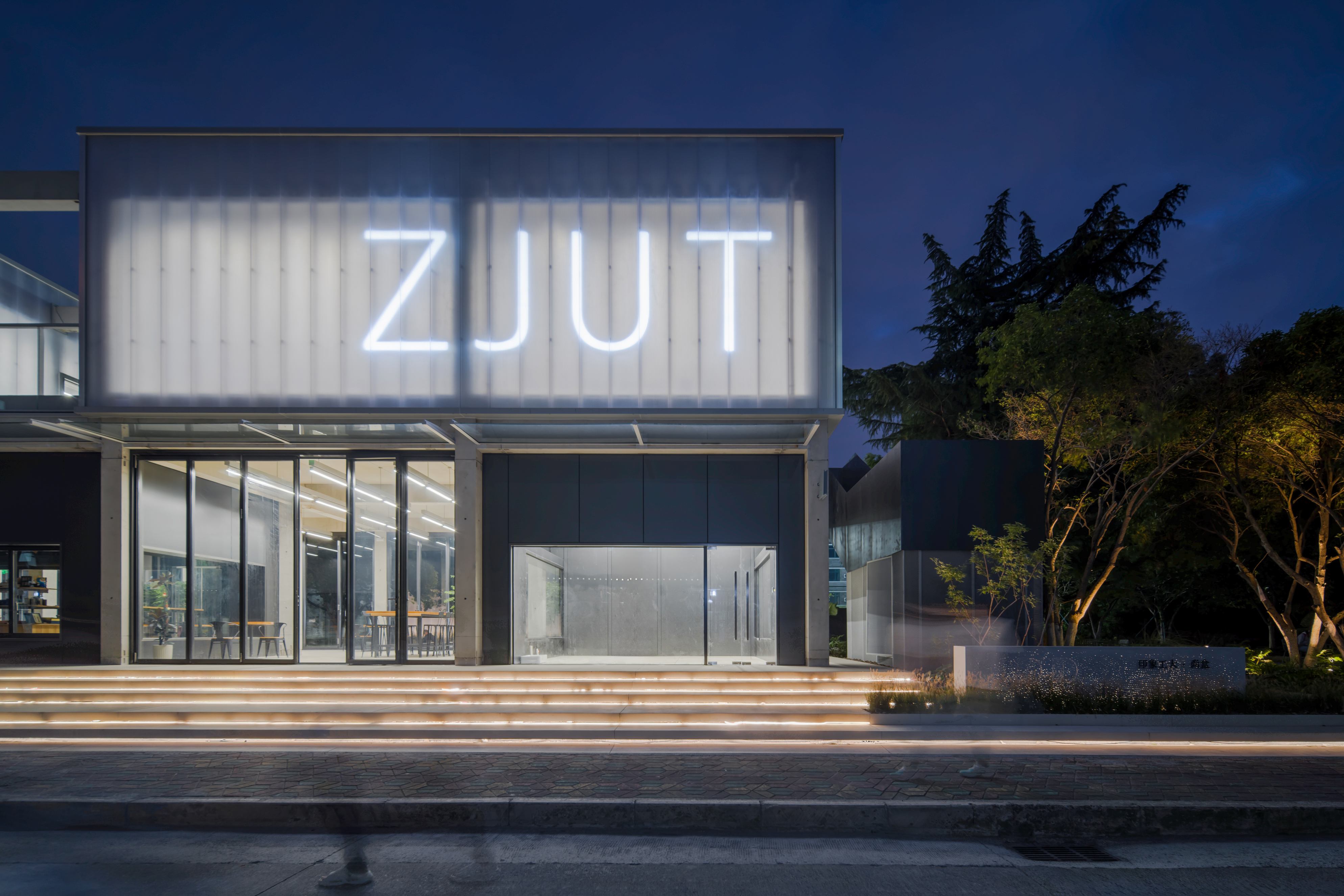 1764902564293093iQBD.jpg GC_09865_HDR.jpg