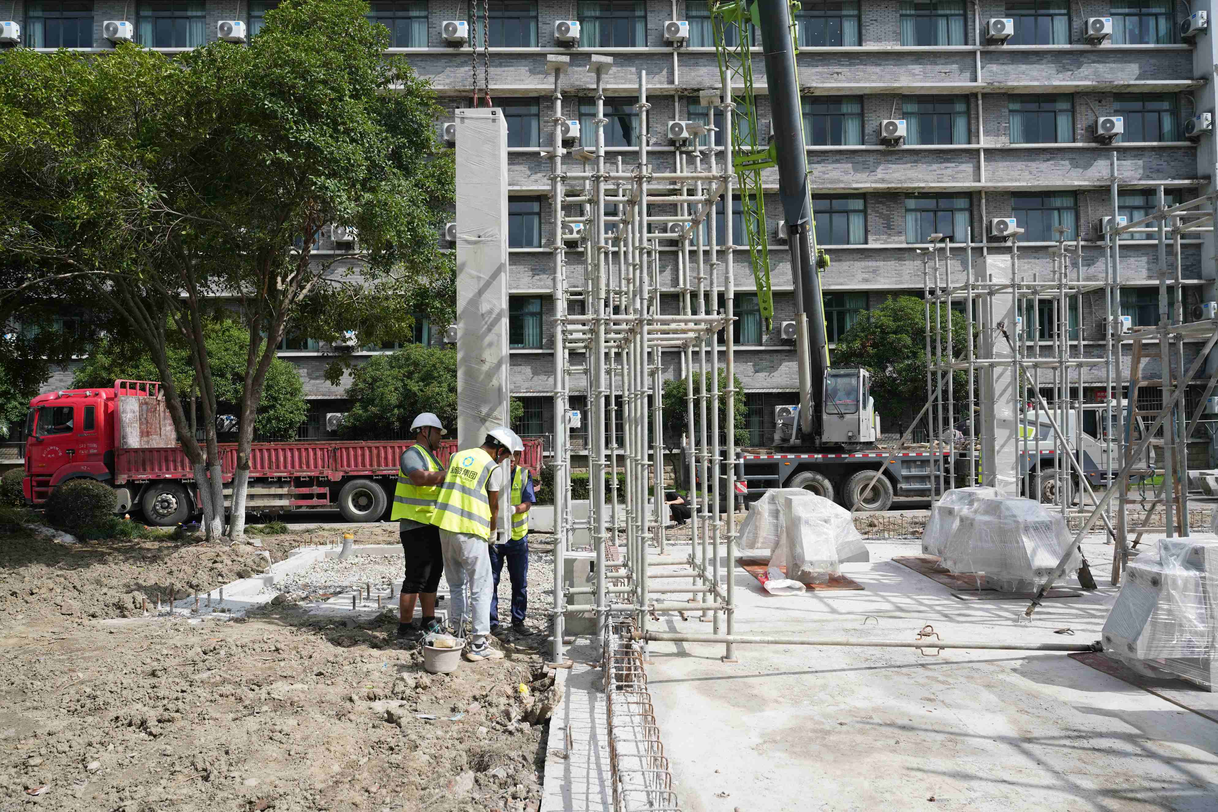 1764902641602476tv94.jpg LOU06769.jpg