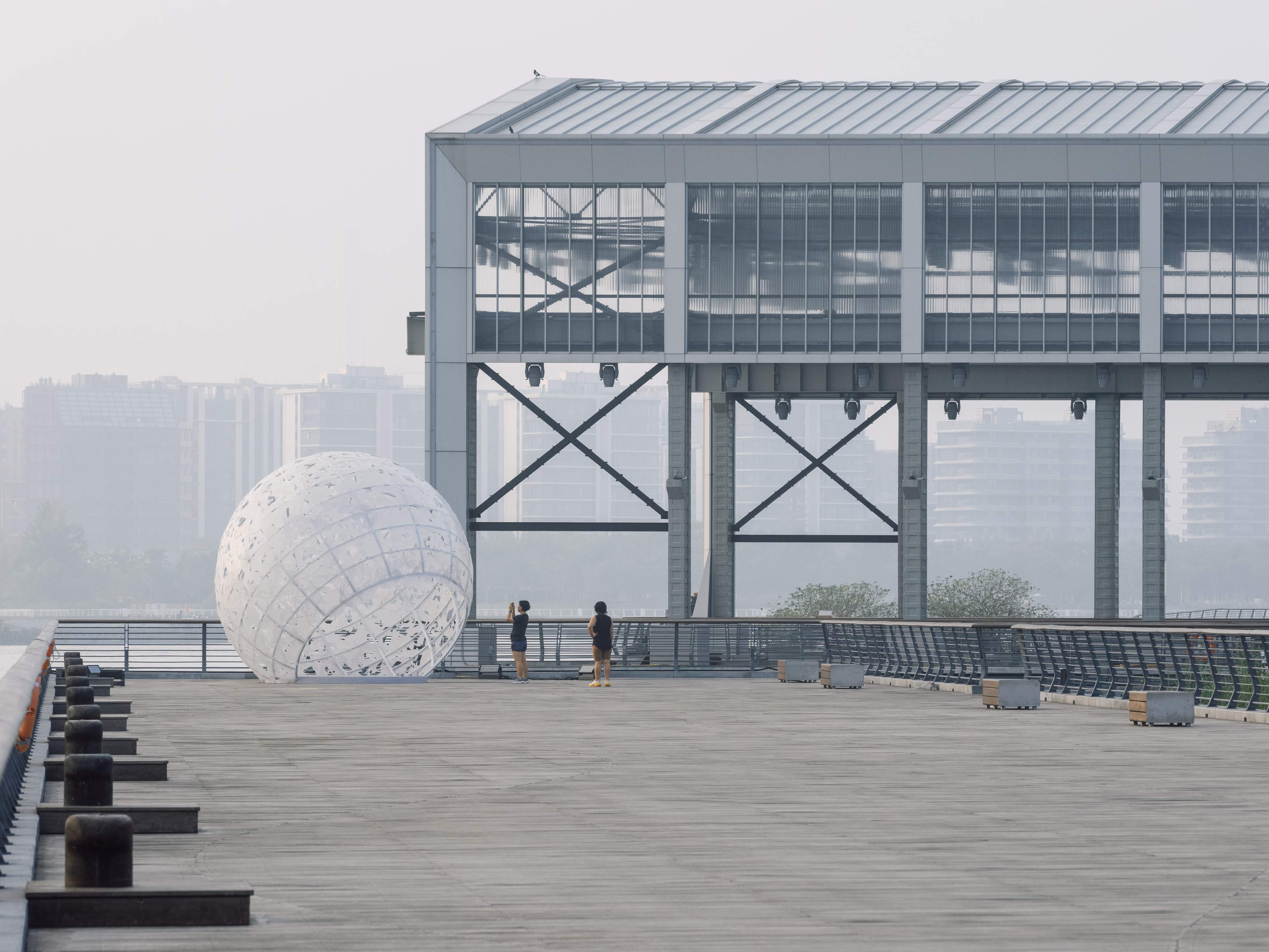 1764904456834758L7R2.jpg 11-不同角度下的月相©叶建源.jpg