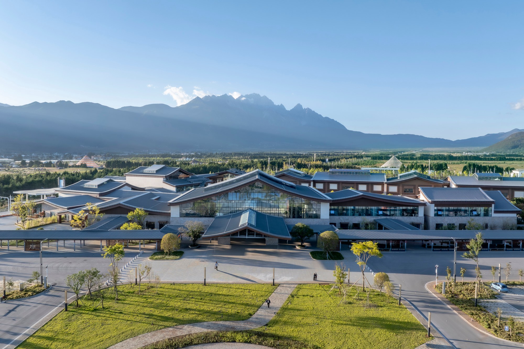 1764923733697396ynWd.jpg 06 清晨鸟瞰©THAD.jpg