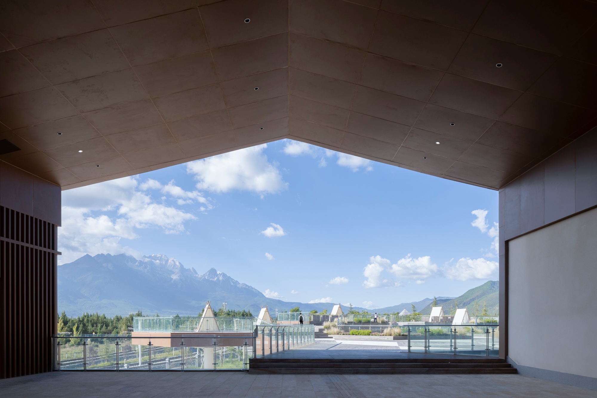 1764923803108911H9uE.jpg 08 收纳雪山©THAD.jpg