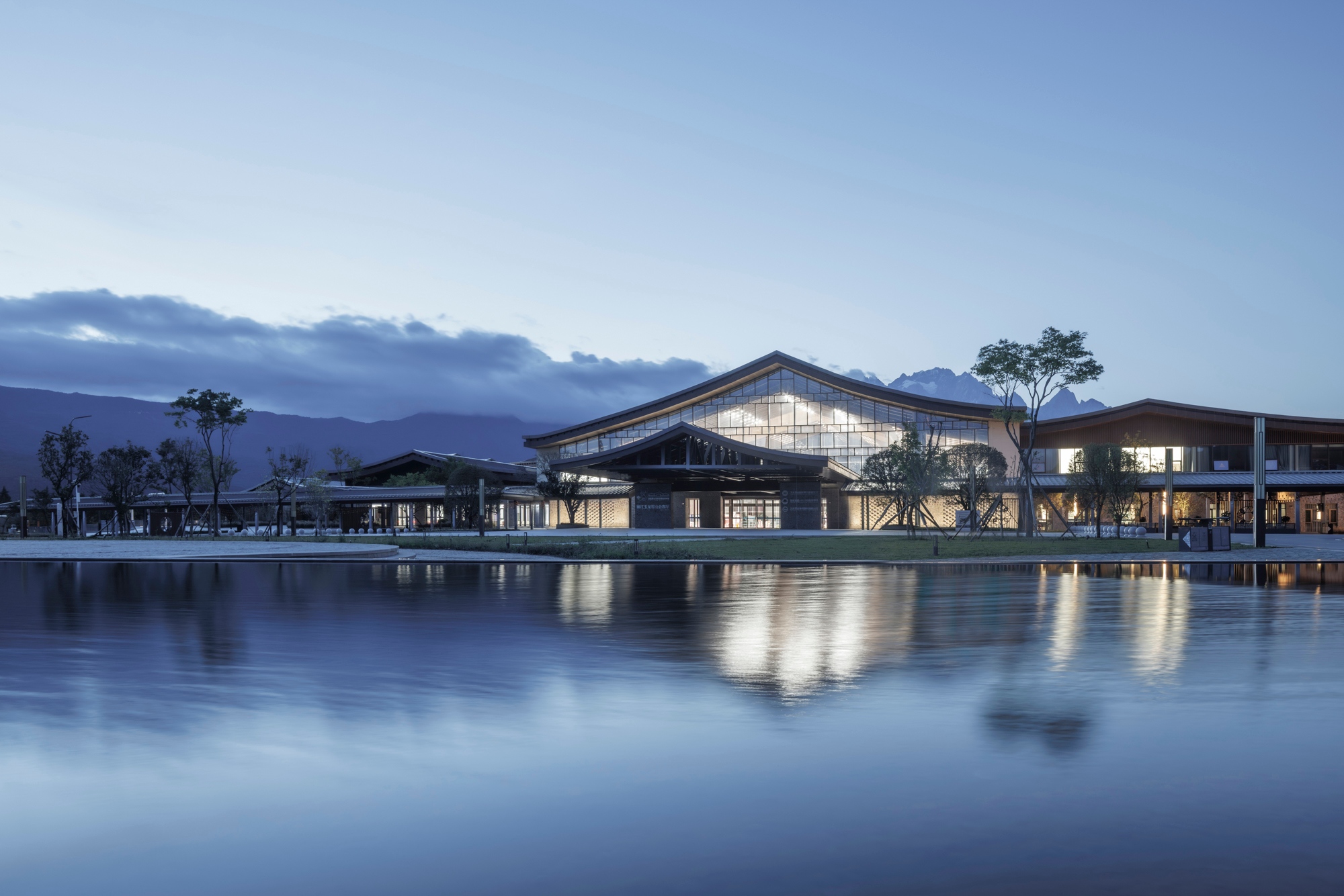 1764924154102481hExW.jpg 12 月亮水池©THAD.jpg