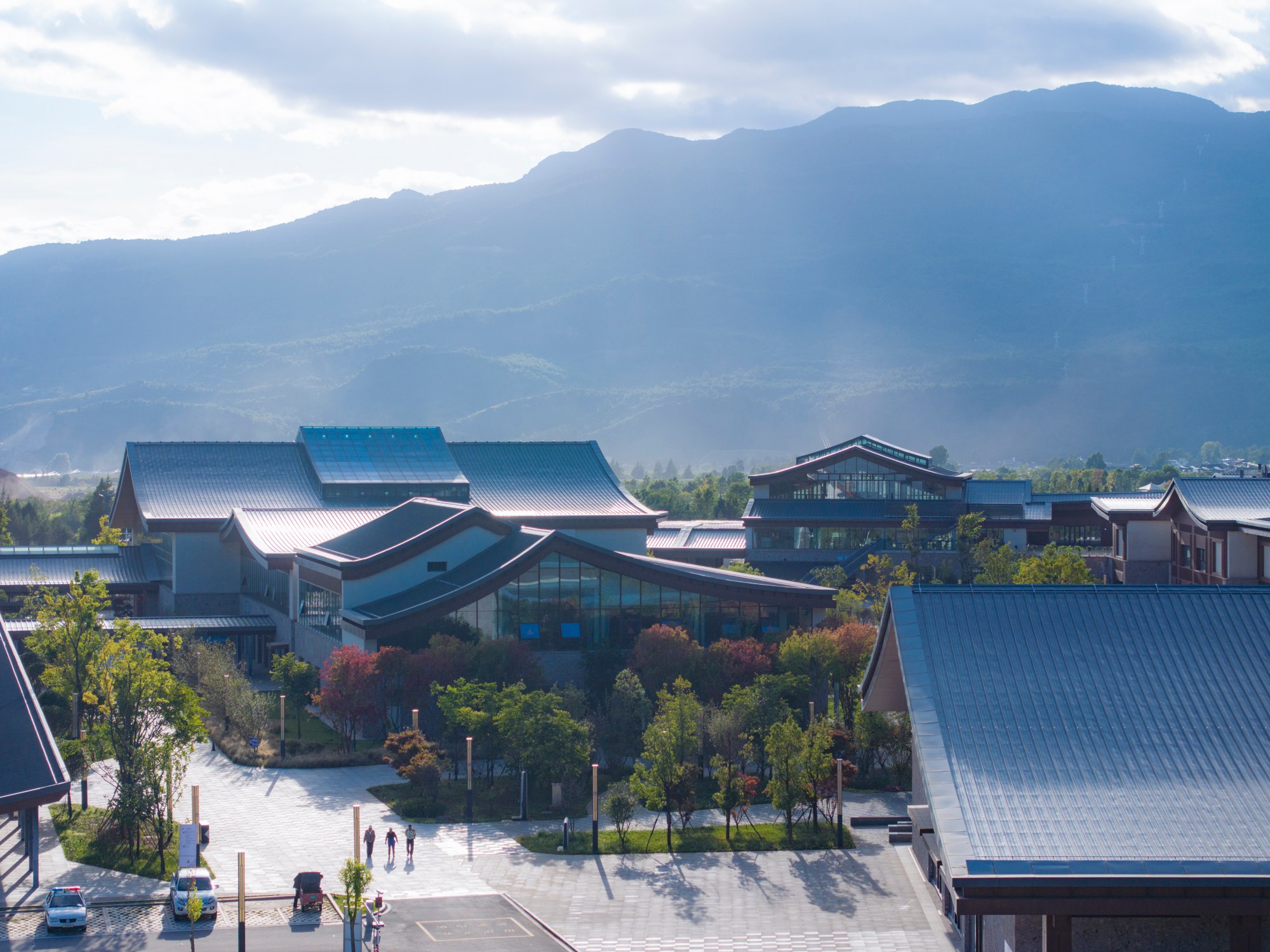 1764924224161251ETtV.jpg 14 游客中心群落©THAD.jpg