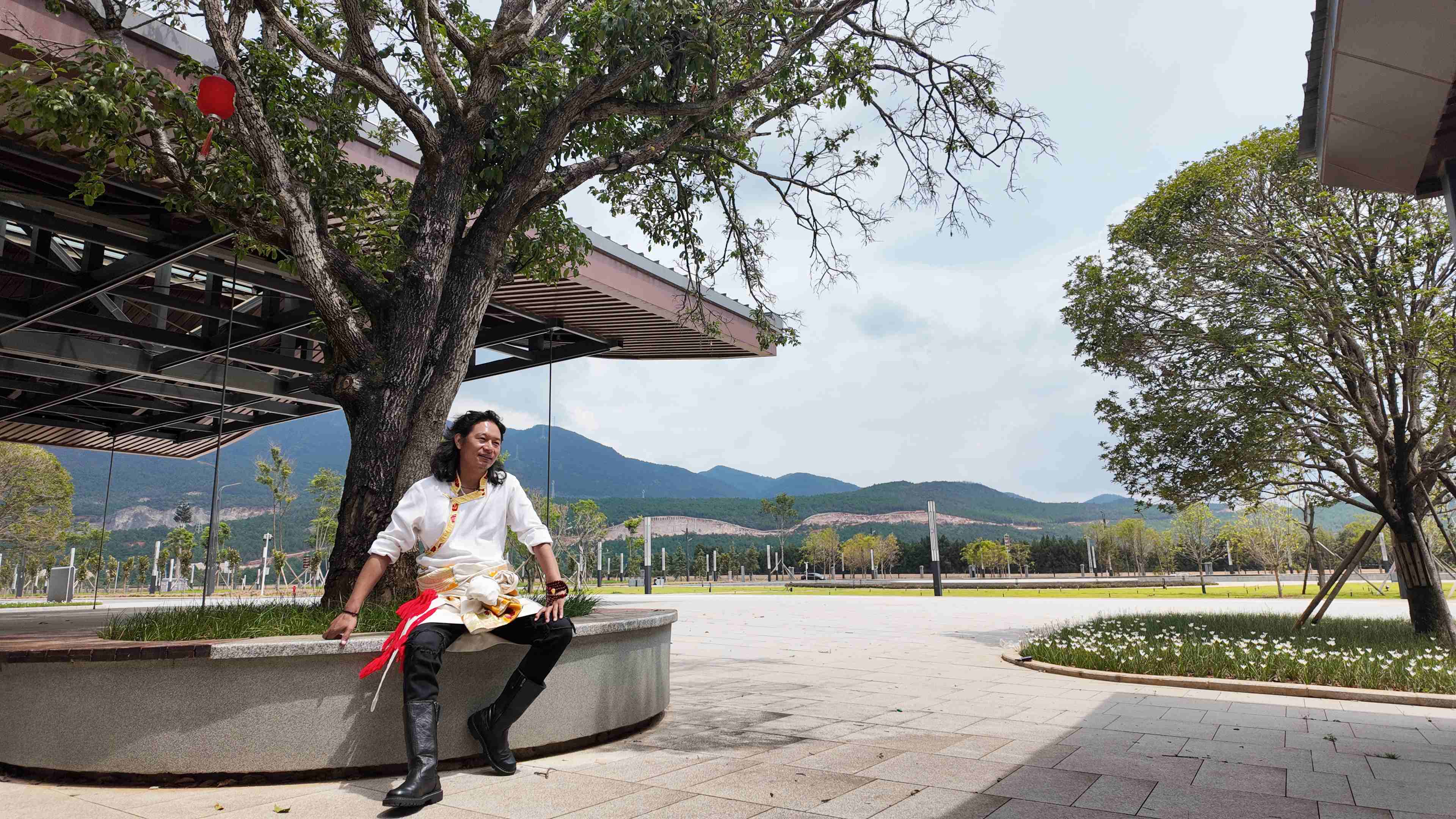 21 庭院里的纳西工作人员©THAD.jpg