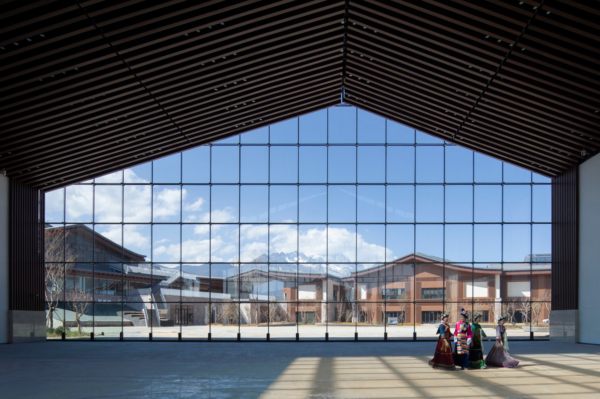 1764924459584977gsXb.jpg 22 索幕墙观山©THAD.jpg