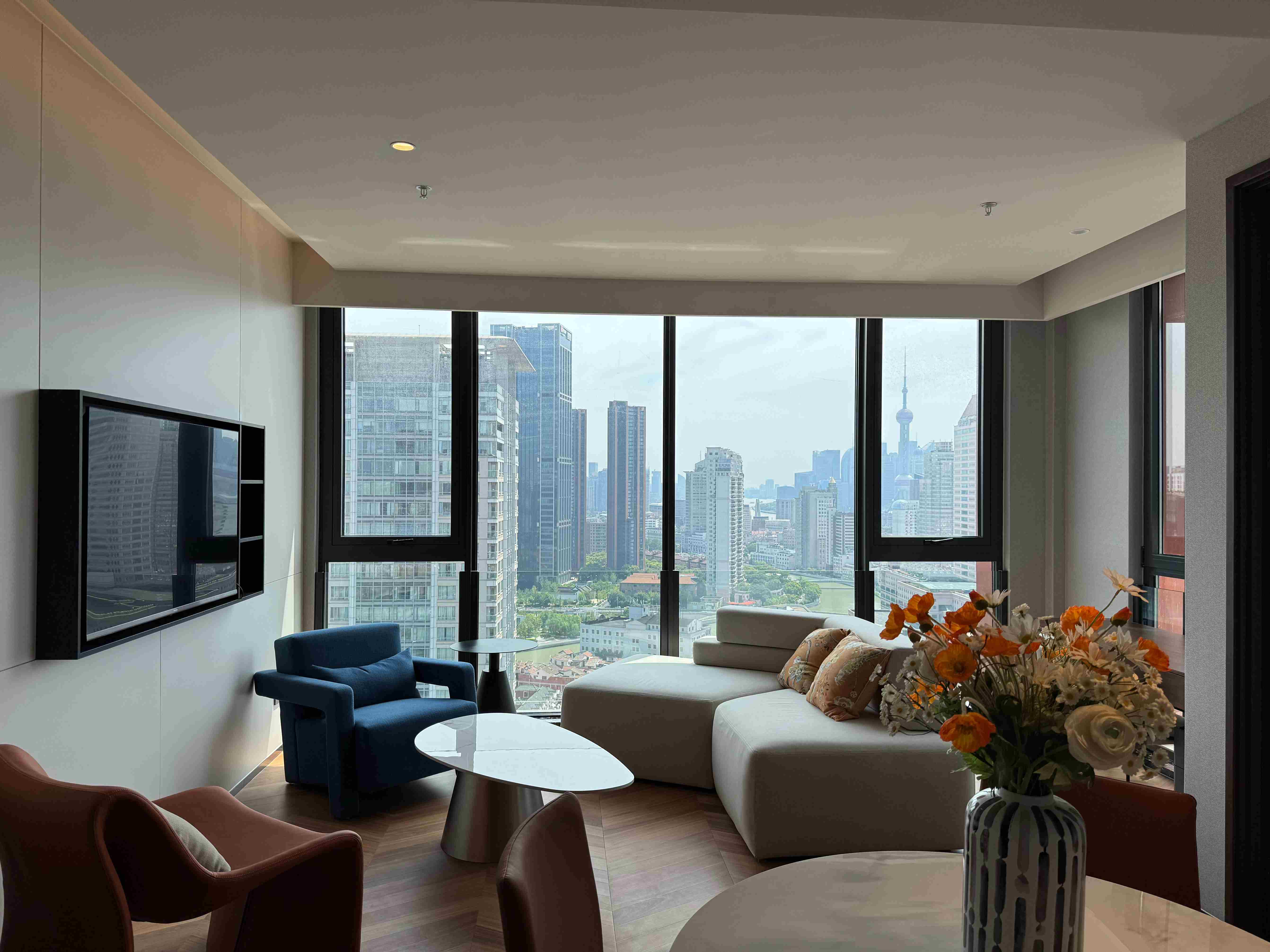 以外滩与陆家嘴为客厅的背景呈现国际化城市生活的品质©盛松山_5.jpg