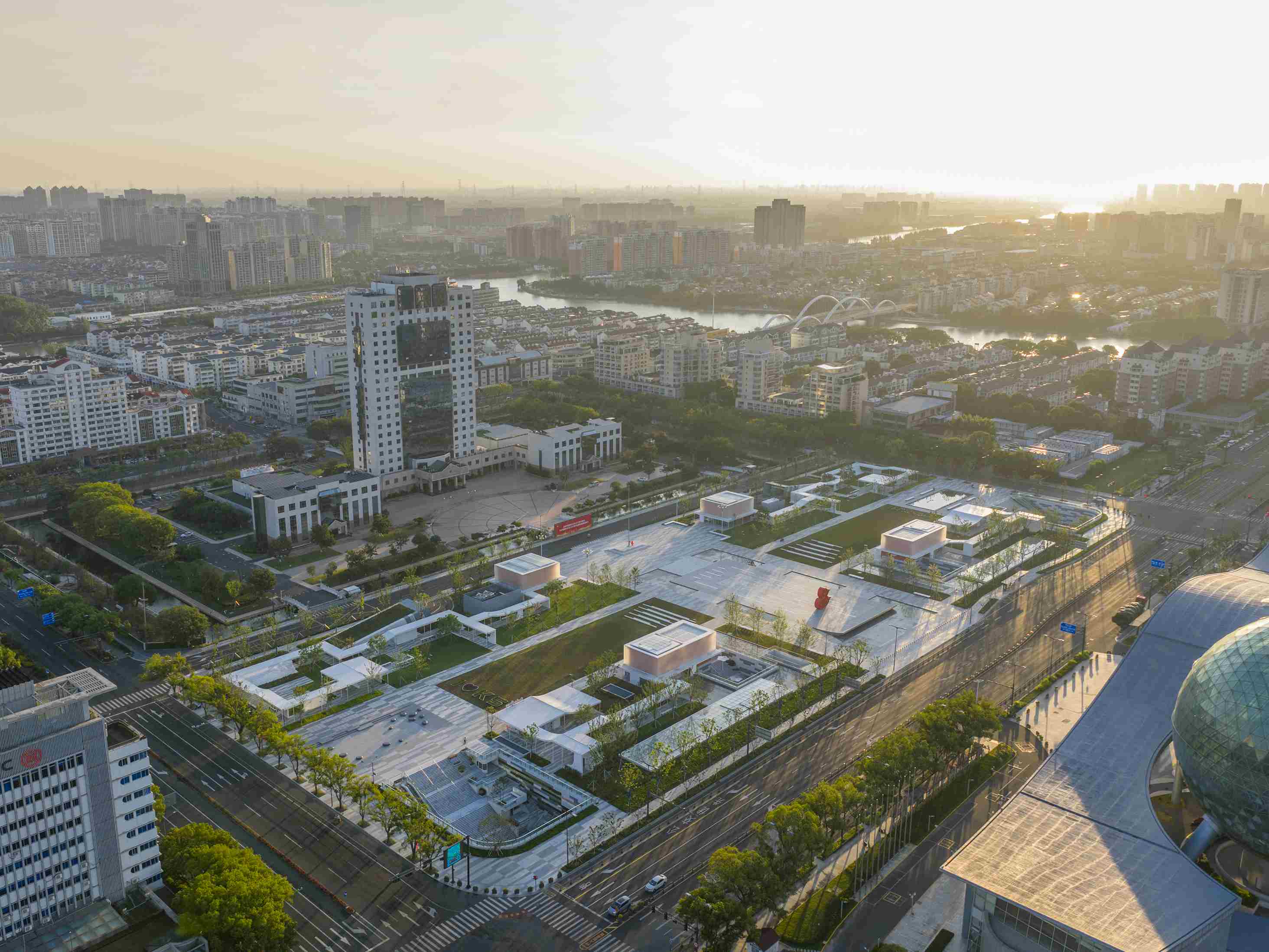 02 场地鸟瞰（更新后）Aerial view of the renovated plaza ©田方方 Fangfang Tian_2.jpg