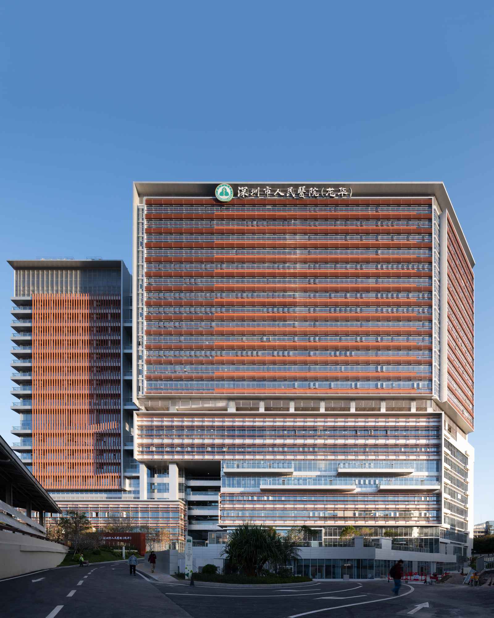 01 Shenzhen People’s Hospital Longhua Branch ©Perkins&Will ©Right Angle Image_1.jpg