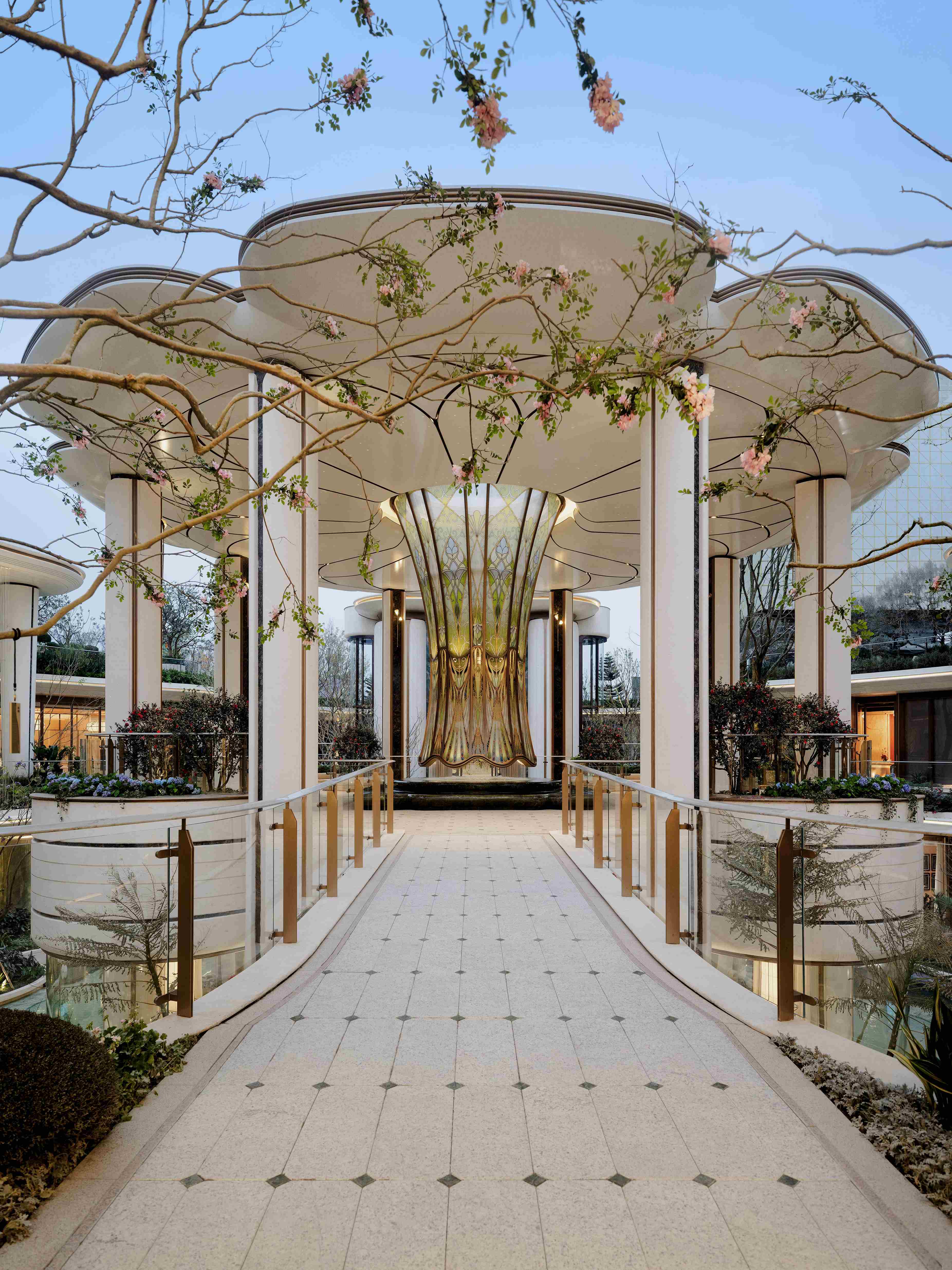 超级底盘的“新未来主义” ©王宁_2.jpg