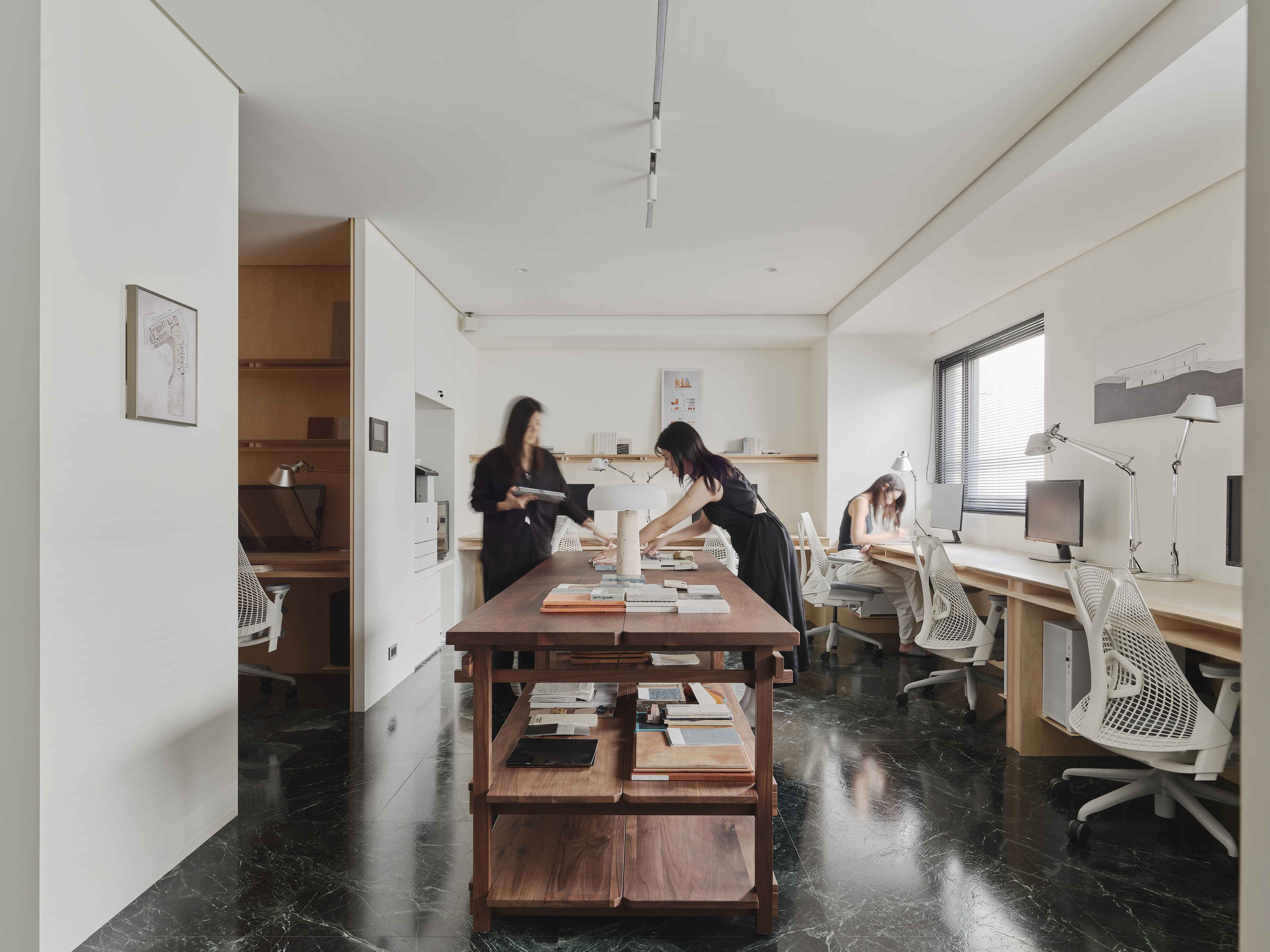 1773219510270063ks6c.jpg 2. working area 99_10_11zon.jpg