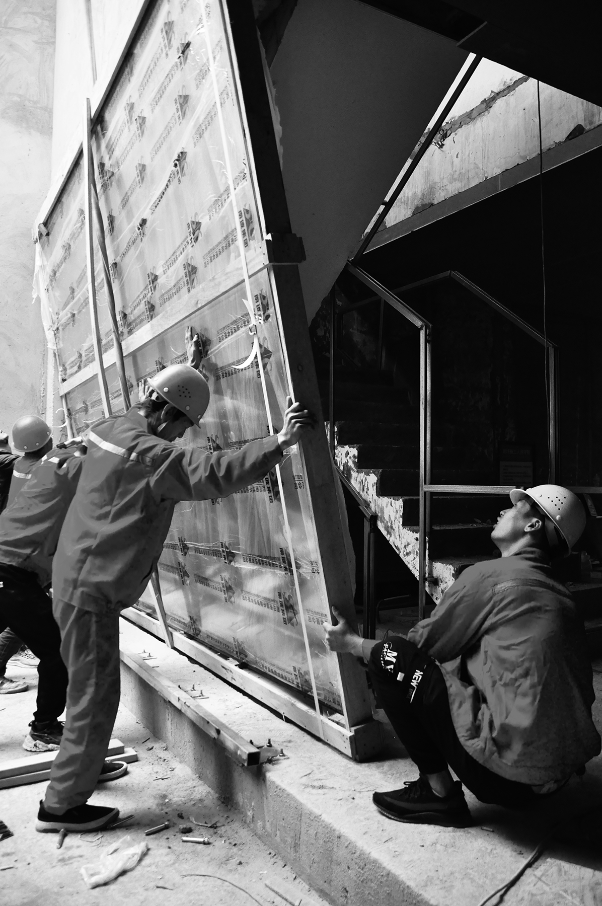 1773625180202445izGY.jpg 天井玻璃安装记录©也似建筑.JPG