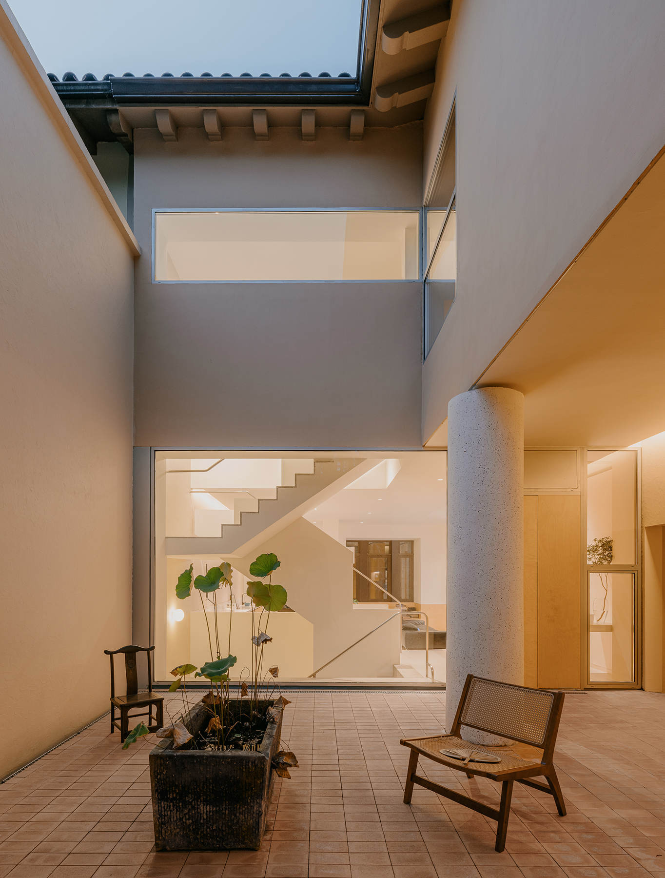 1773625557931488K8LJ.jpg 2.天井夜间©朱雨蒙.jpg