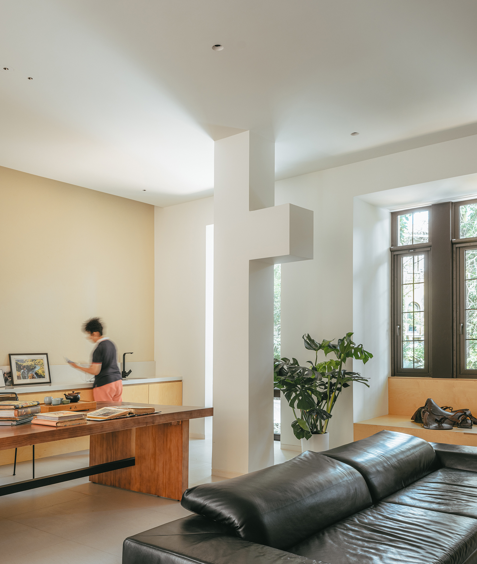 17736256706088397MtJ.jpg 8.起居室“冗余柱”©朱雨蒙.jpg