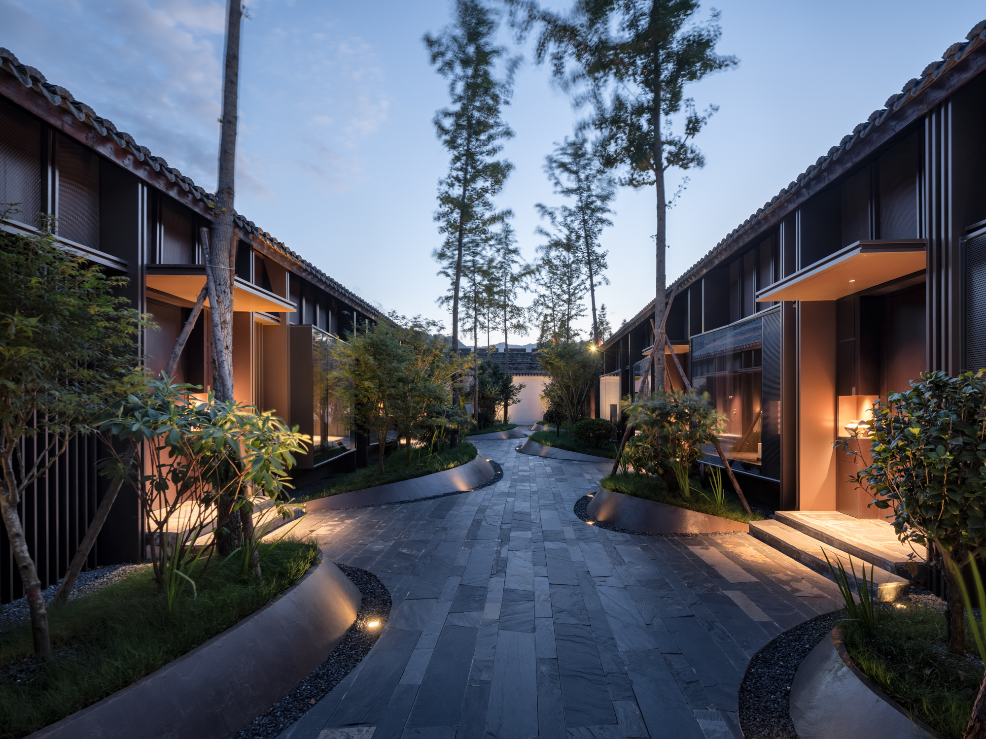 1773903417146457ojuh.jpg 25_ 古城墙下的内庭院 Inner Courtyard beneath the Ancient City Wall ©山间影像 Shan-Jian images.jpg