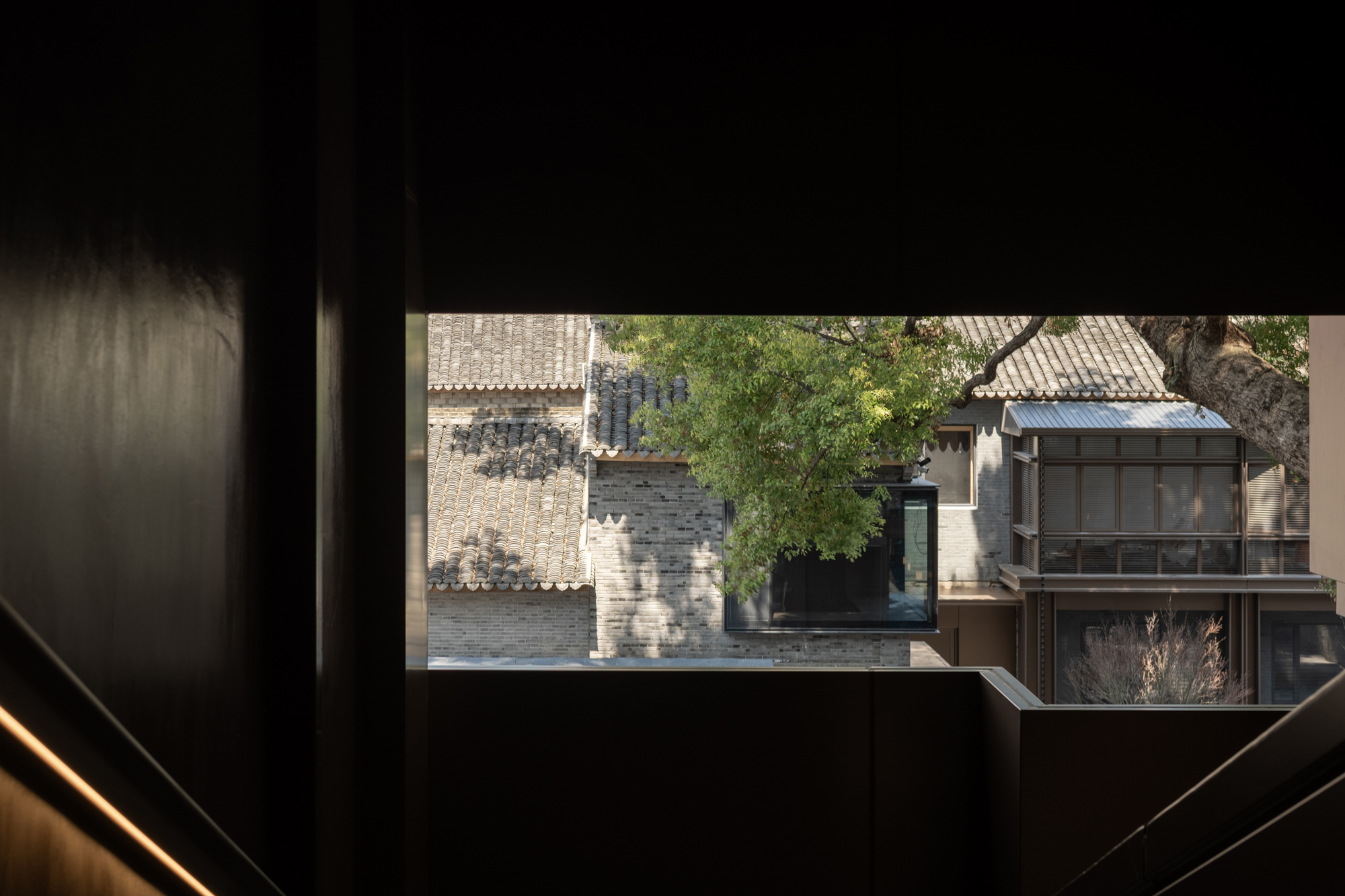 1773903764987424bn7H.jpg 40_ 交通空间内部框景 Framed View within the Circulation Space ©白噪音图片社 whitenoisephotos.jpg