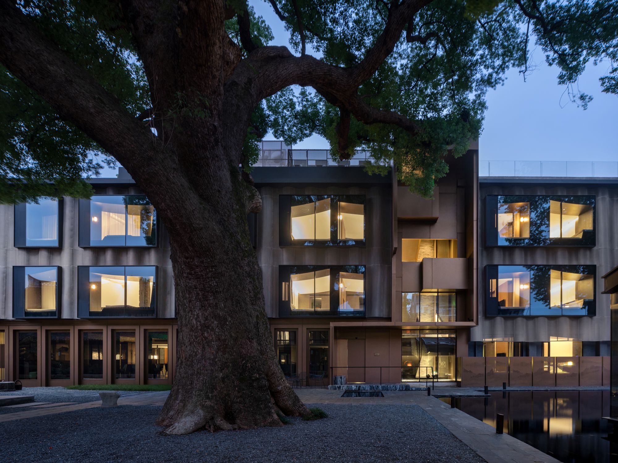 1773904132504063HgZL.jpg 53_ “印文化”客房夜景 Print Culture Guestroom Night View ©山间影像 Shan-Jian images.jpg