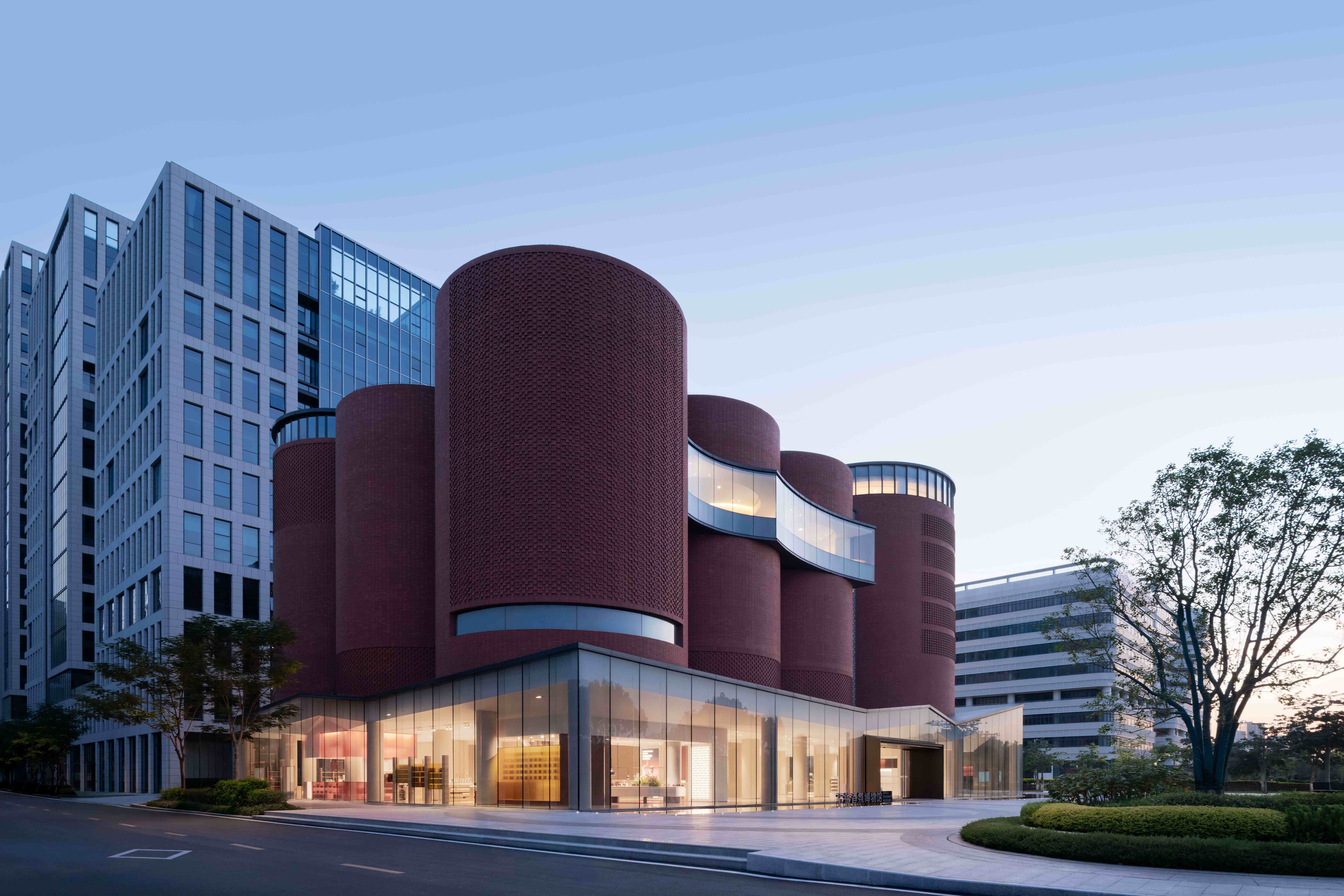 09 黄昏中的博物馆Museum at Twilight ©直角建筑摄影© Right Angle Image.jpg