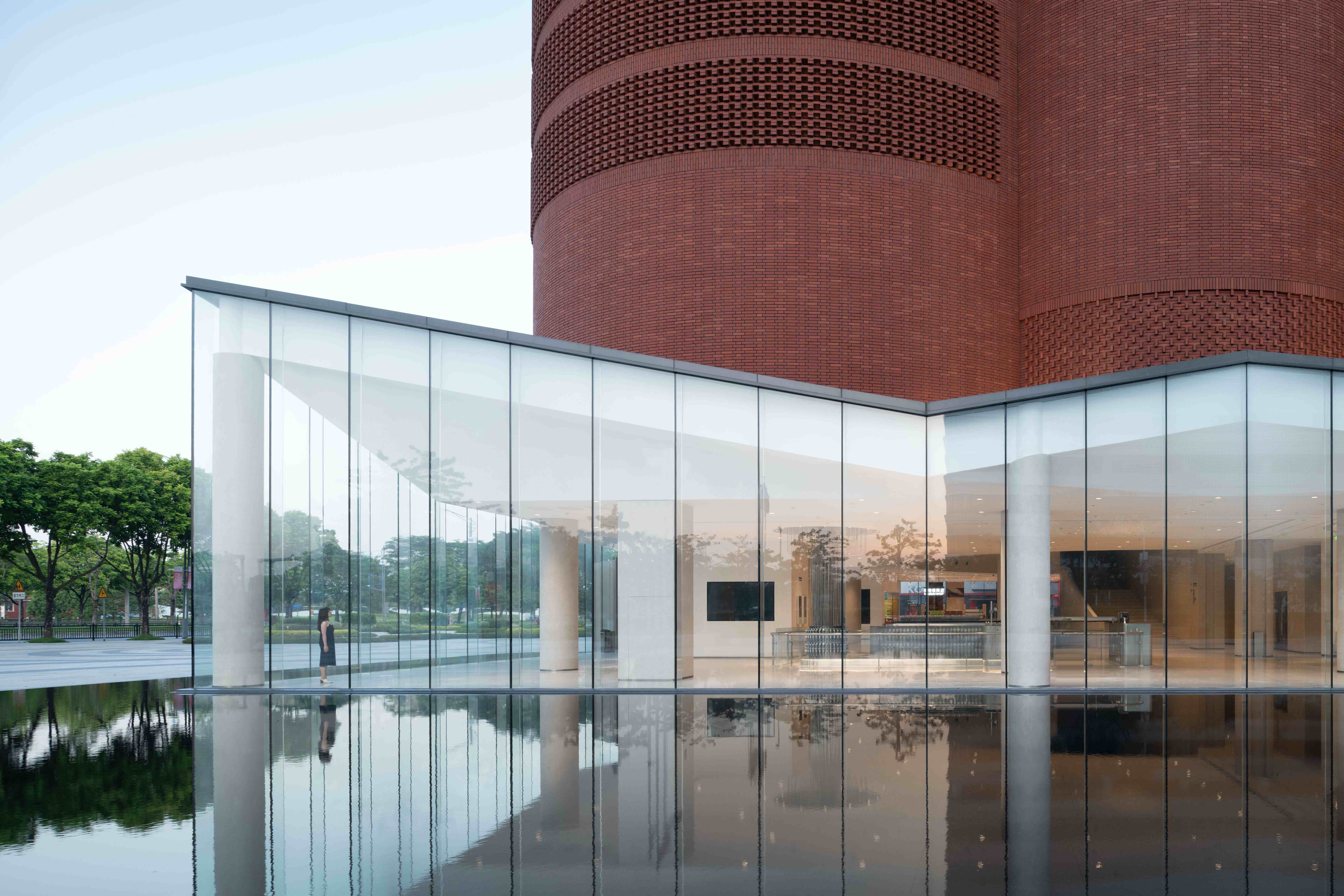14 镜面水池中的建筑倒影 ©️直角建筑摄影Reflections of buildings in the mirror-like pool© Right Angle Image.jpg