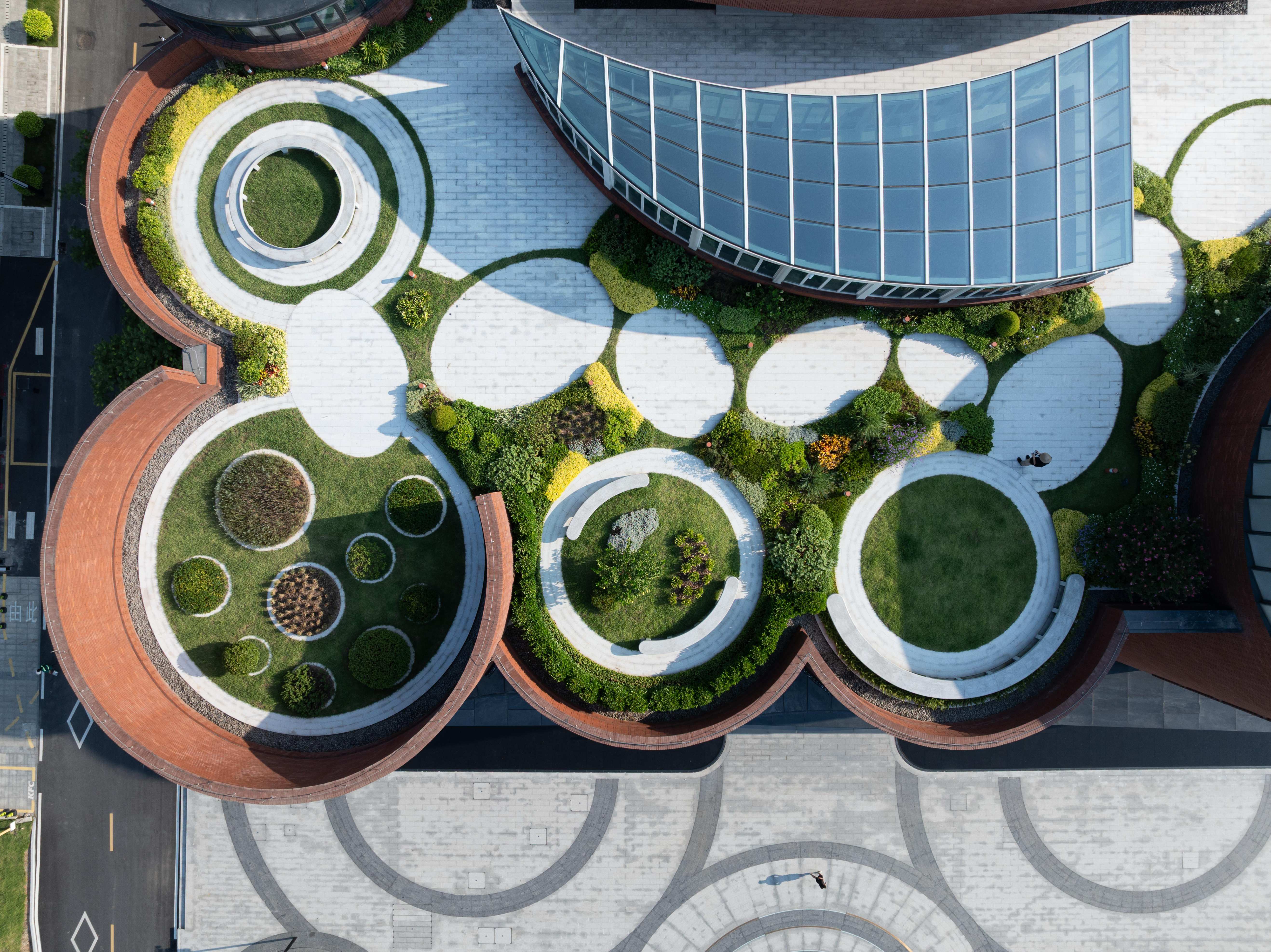 30 由圆形母题构成的花园空间A garden space formed by a circular motif ©直角建筑摄影© Right Angle Image.jpg