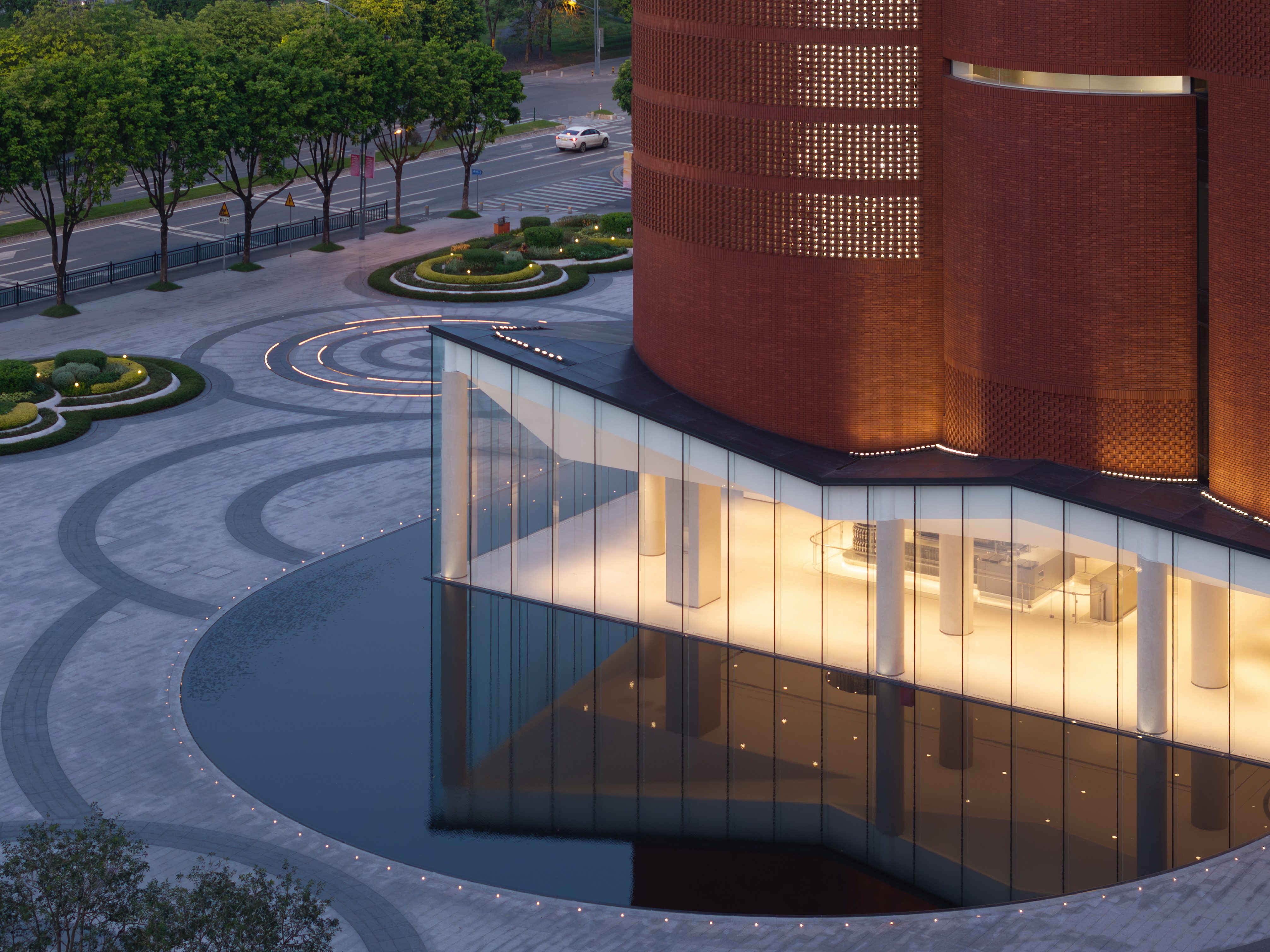 41 建筑安静伫立在水中 ©️直角建筑摄影 The building stands quietly in the water © Right Angle Image.jpg