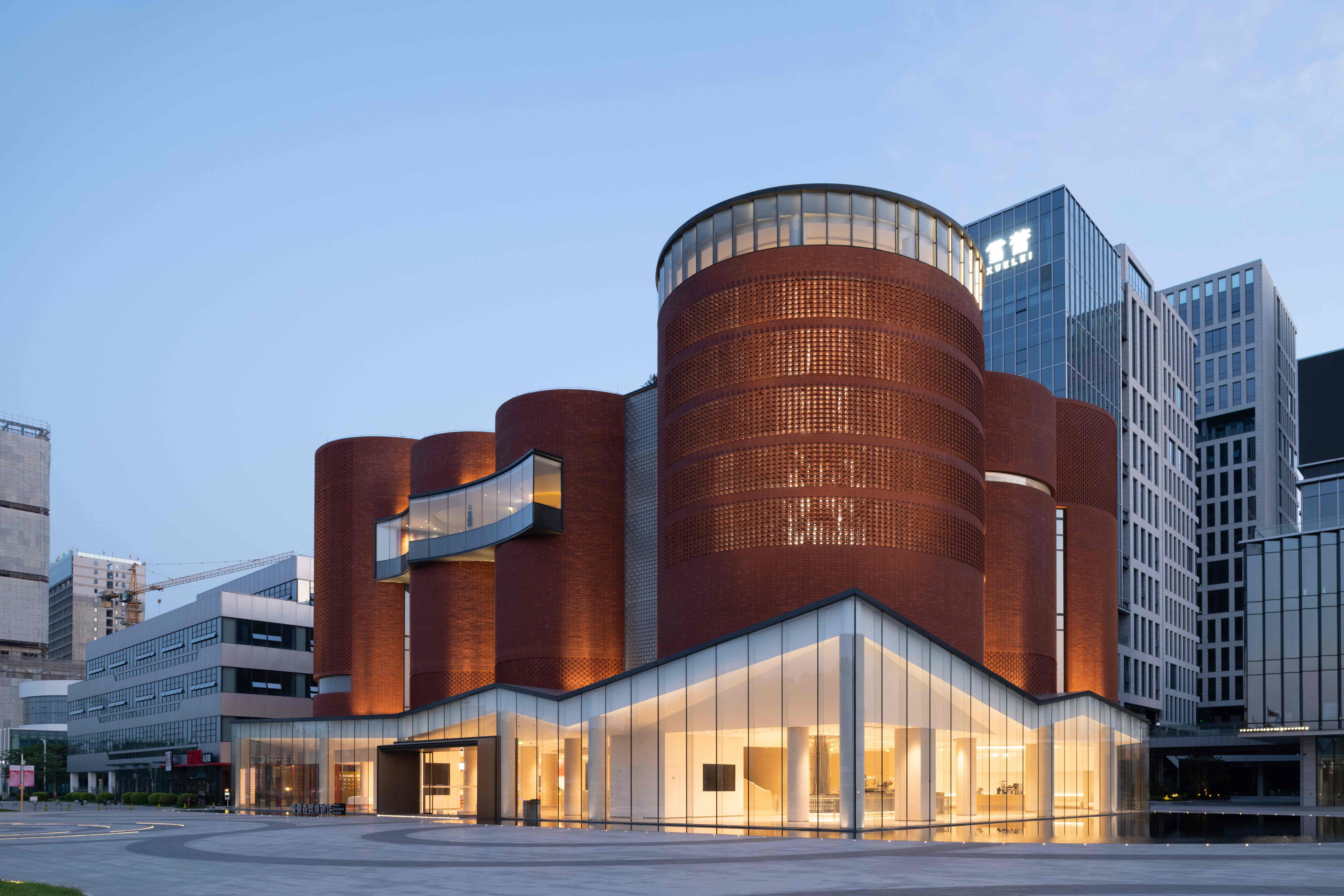 44 夜幕中的博物馆 ©️直角建筑摄影The  Museum at Night © Right Angle Image.jpg