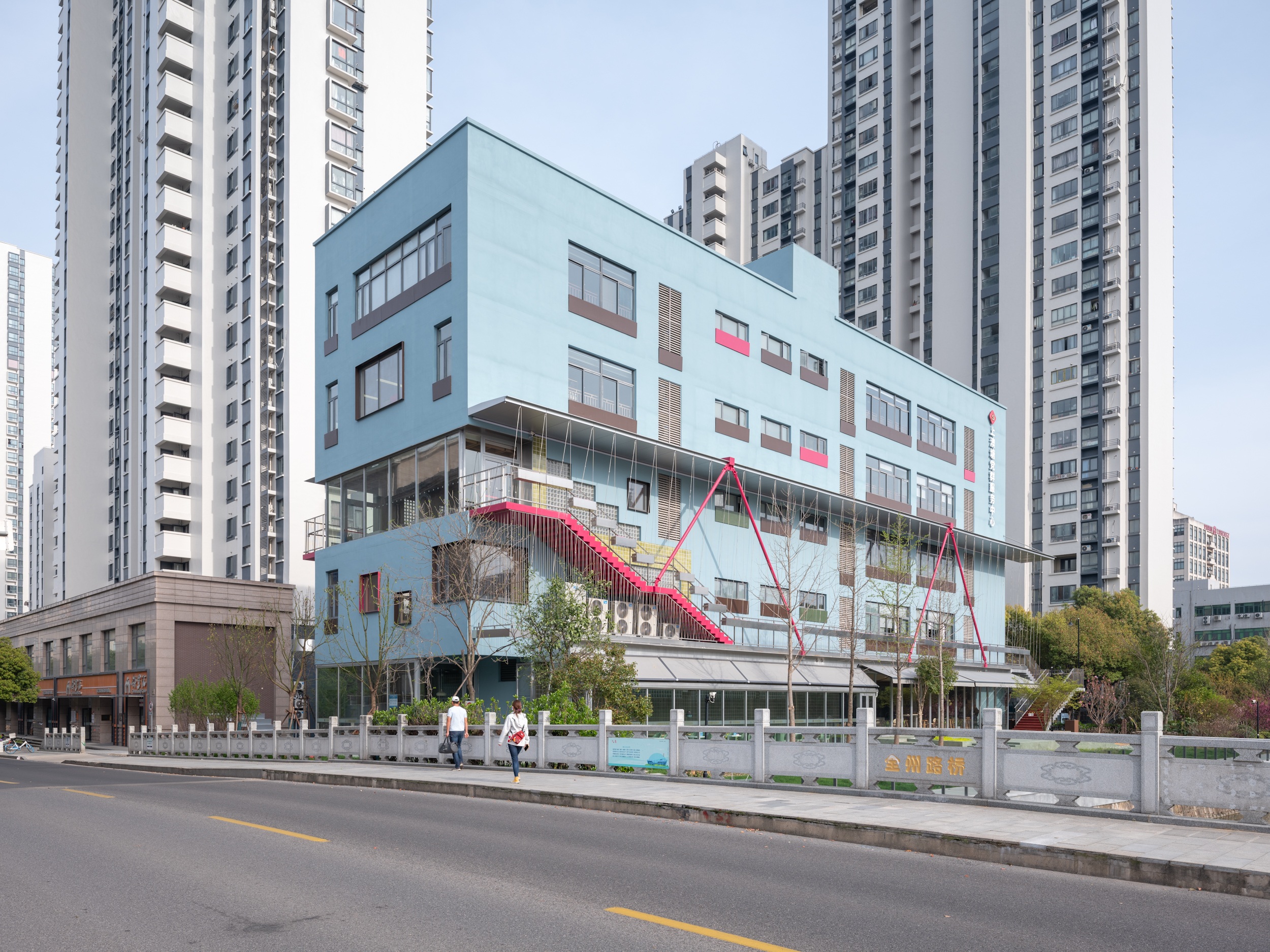 01 改造之后，作为社区文化核心的社区中心 摄影：田方方.jpg